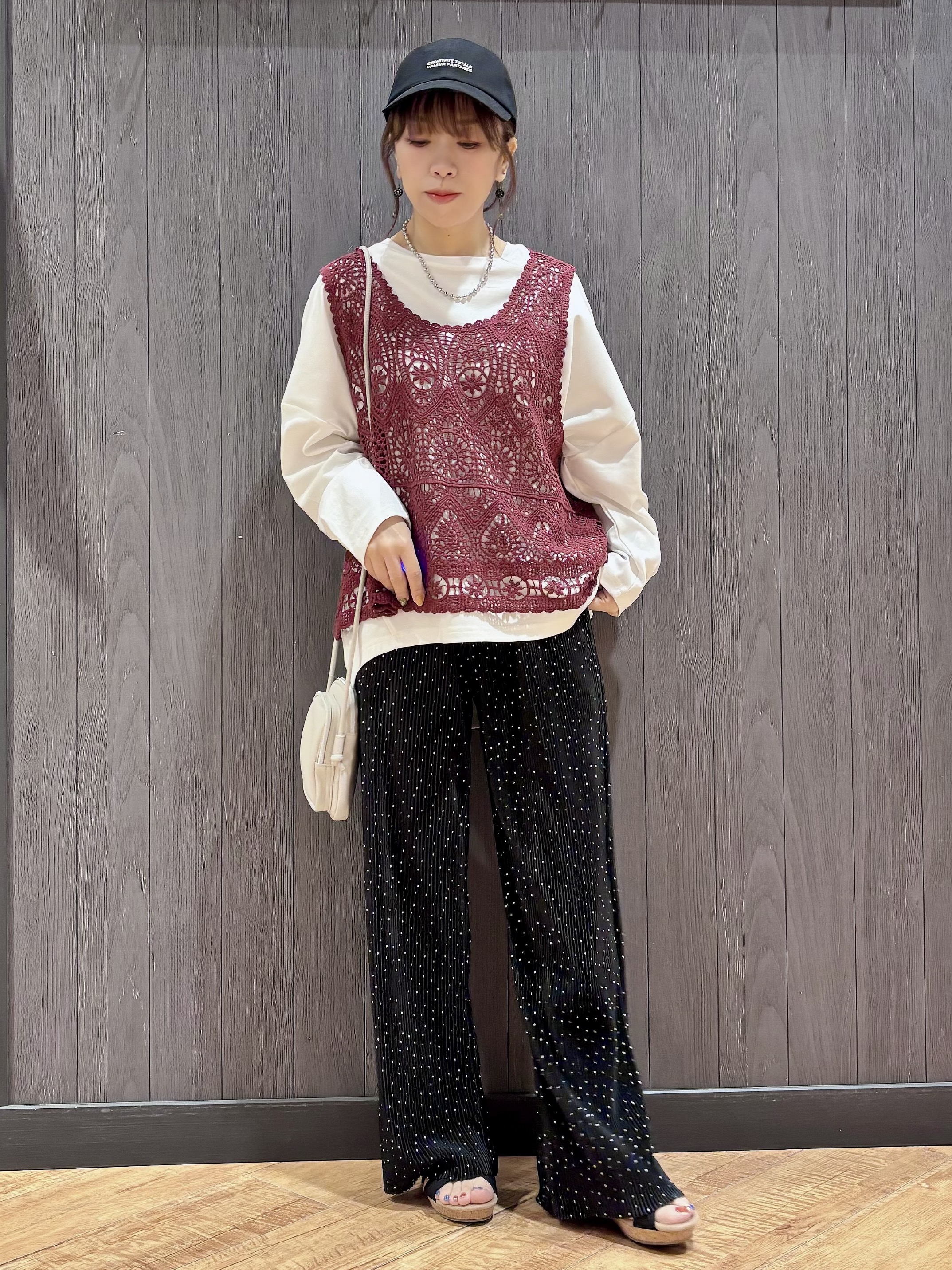 meiさんの「SHOO･LA･RUE｜【洗濯機可/UV/綿100％】体型カバーが叶う ゆるトップス」を使ったコーディネート