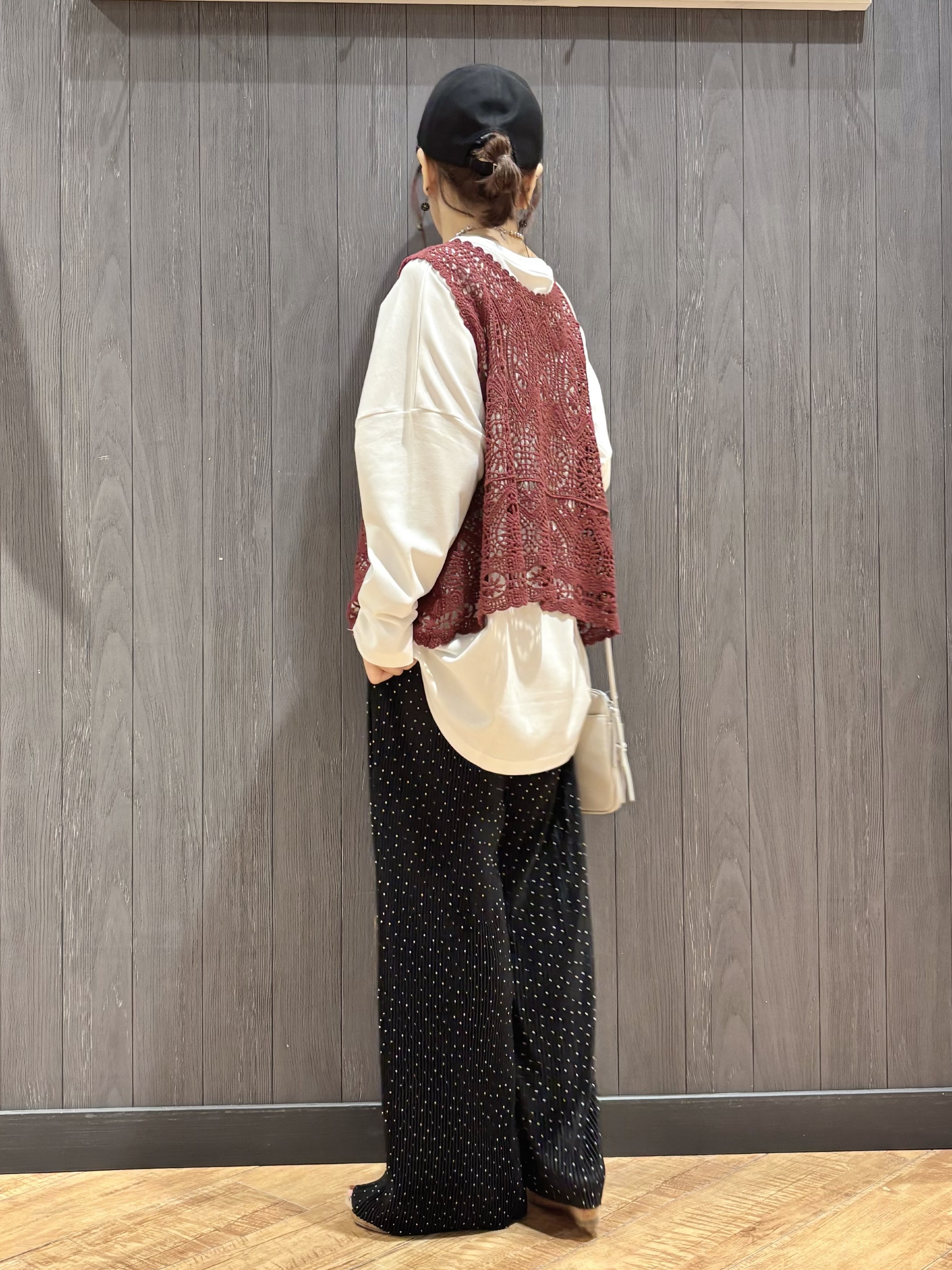meiさんの「SHOO･LA･RUE｜【洗濯機可/UV/綿100％】体型カバーが叶う ゆるトップス」を使ったコーディネート