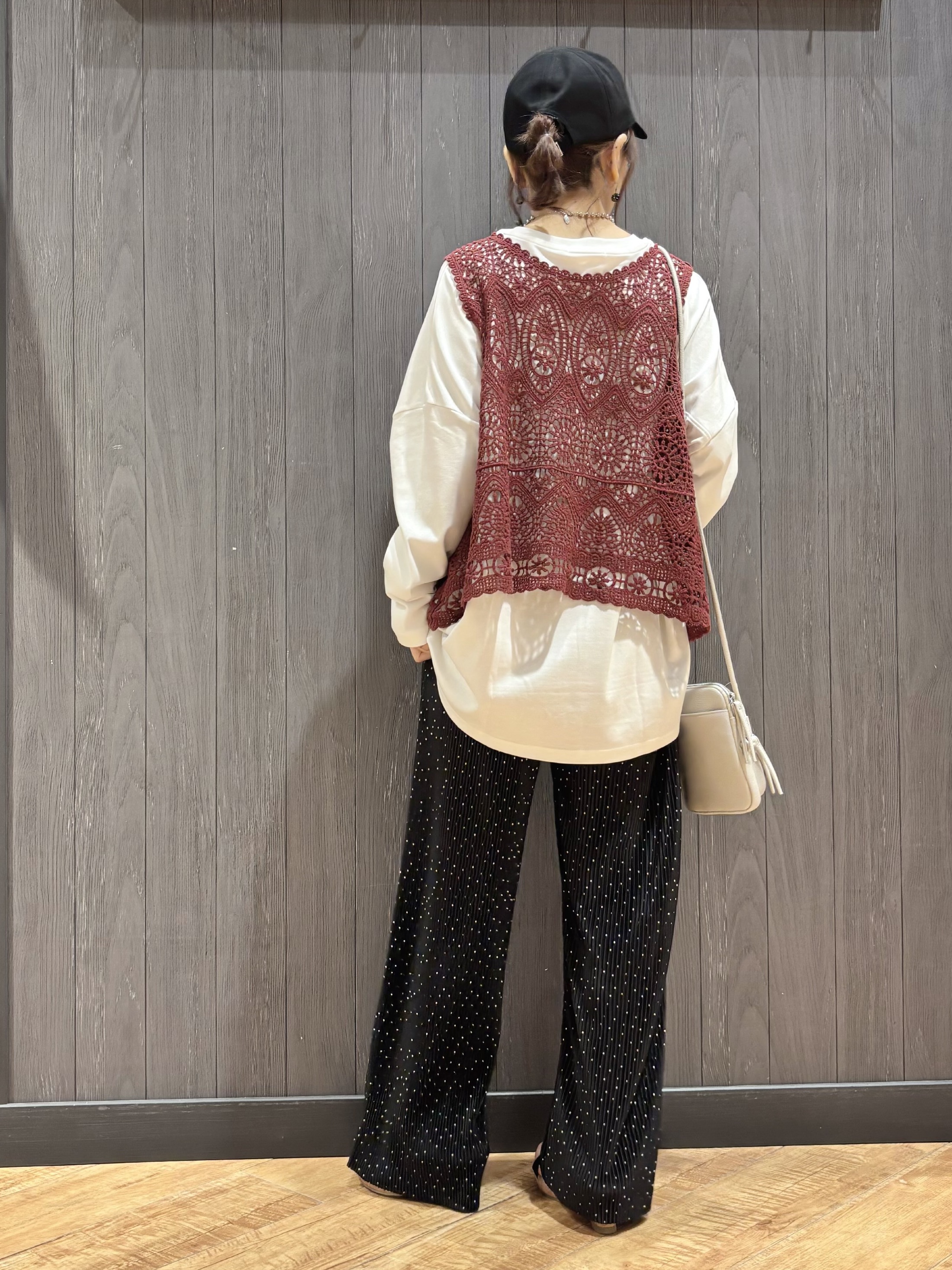meiさんの「SHOO･LA･RUE｜【洗濯機可/UV/綿100％】体型カバーが叶う ゆるトップス」を使ったコーディネート