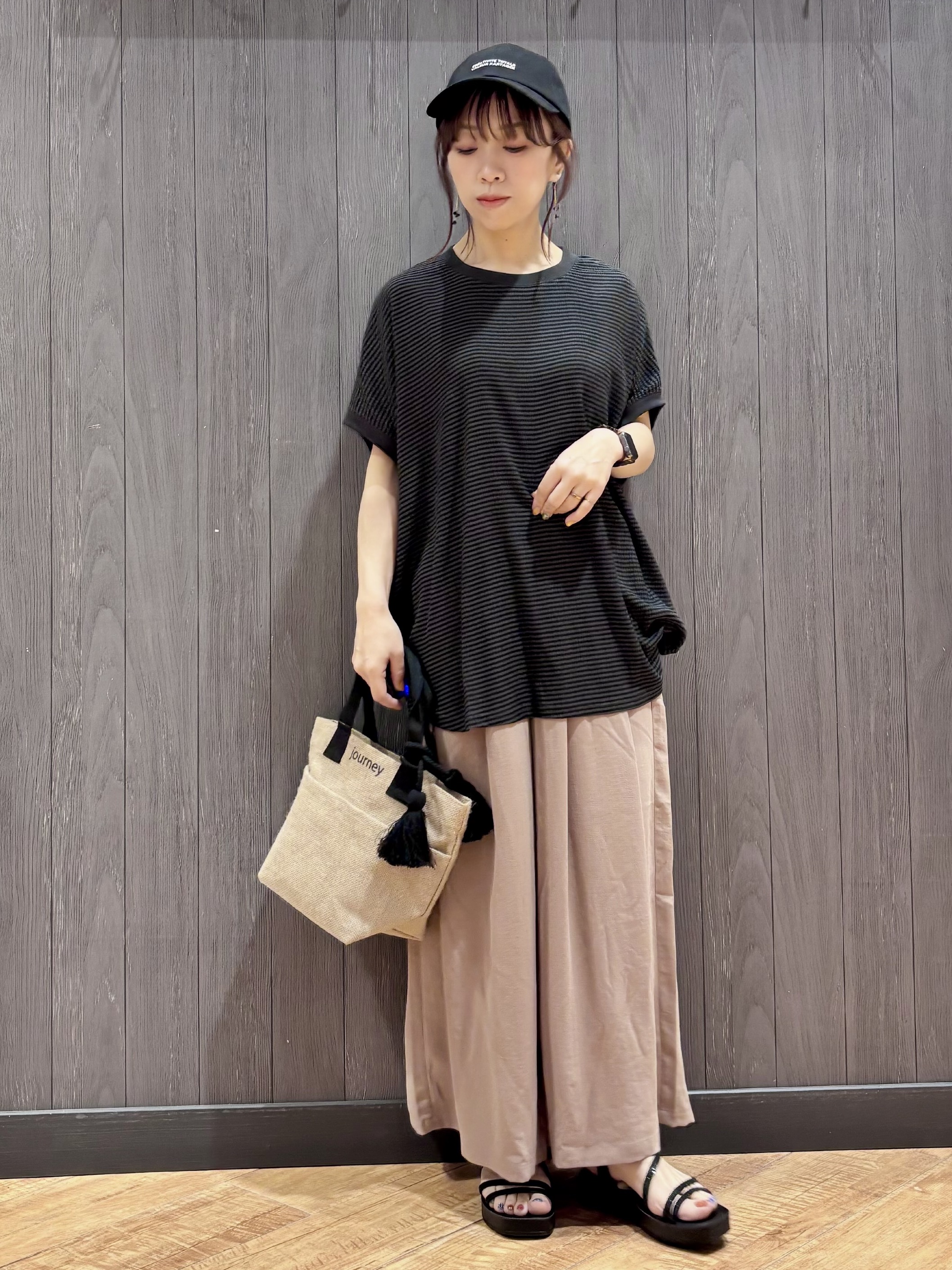 meiさんの「SHOO･LA･RUE｜【洗濯機可】ぽこぽこさらさら アソートTシャツ」を使ったコーディネート