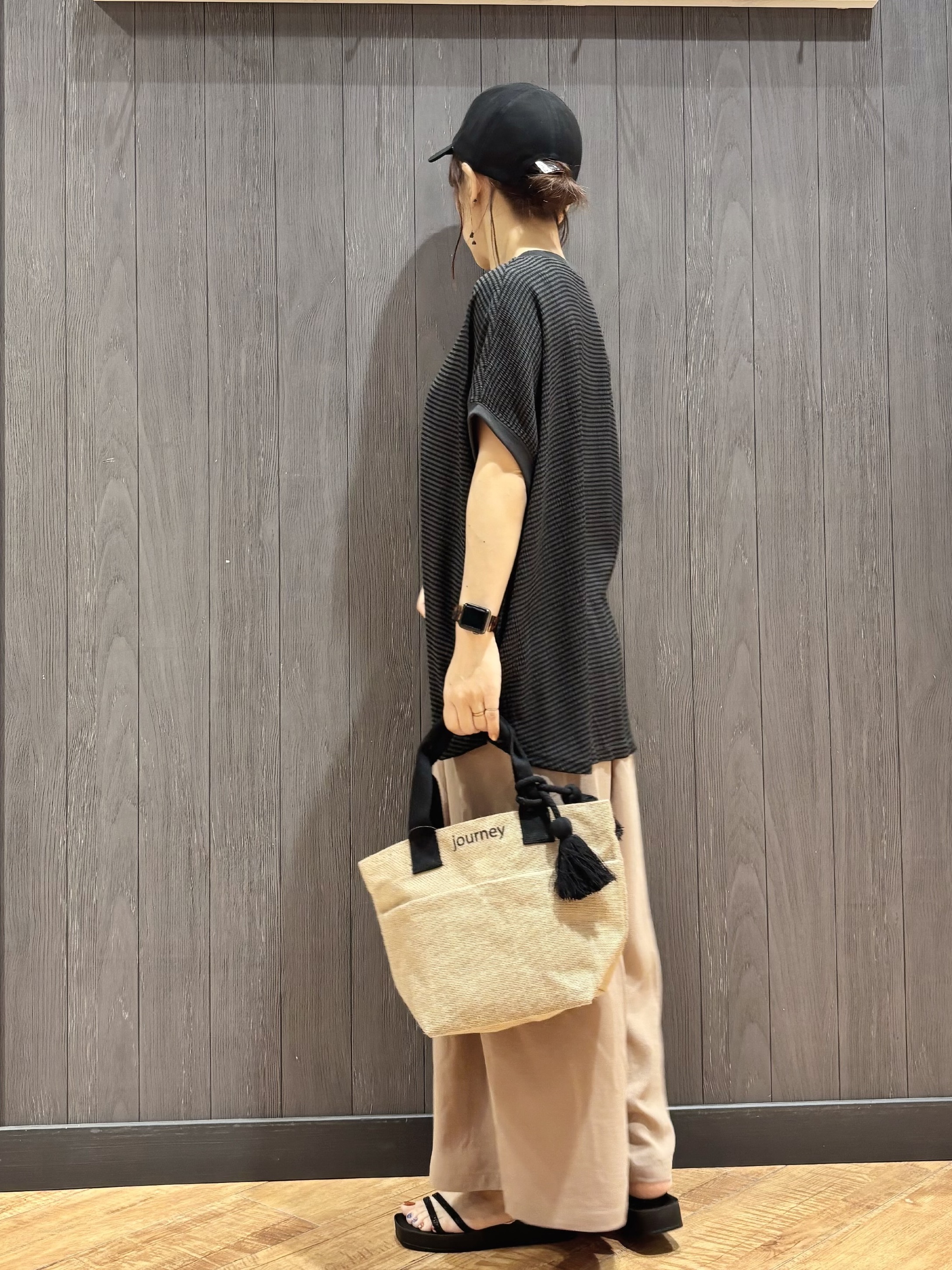meiさんの「SHOO･LA･RUE｜【洗濯機可】ぽこぽこさらさら アソートTシャツ」を使ったコーディネート