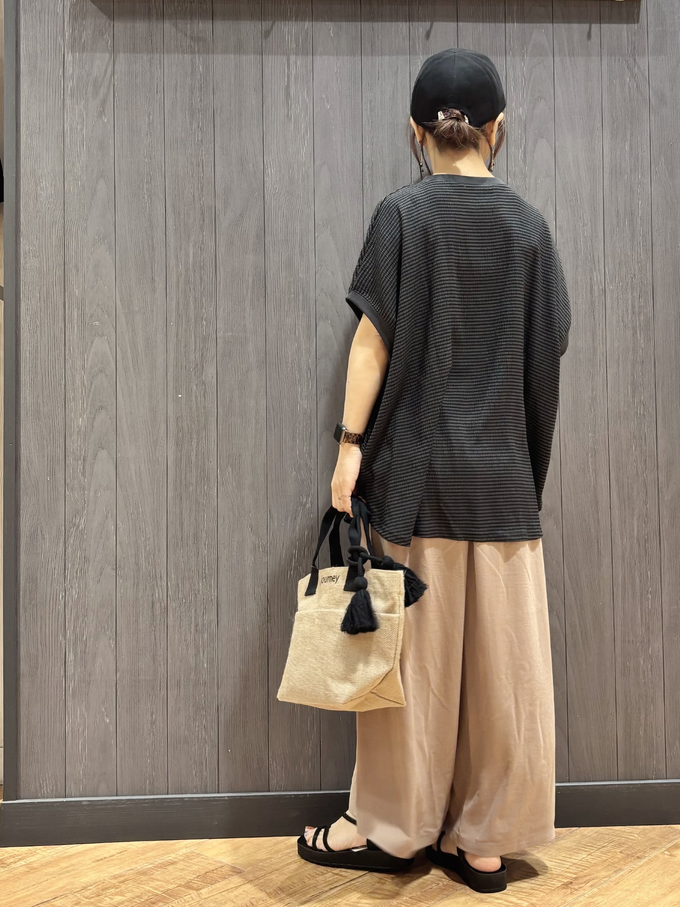 meiさんの「SHOO･LA･RUE｜【洗濯機可】ぽこぽこさらさら アソートTシャツ」を使ったコーディネート