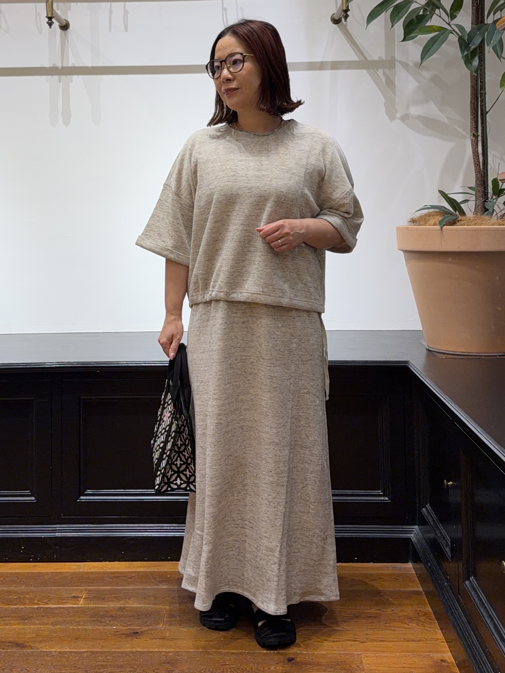 Asamiさんの「DRESSTERIOR｜【ウォッシャブル/セットアップ可】リネン混裏毛ドロストプルオーバー」を使ったコーディネート