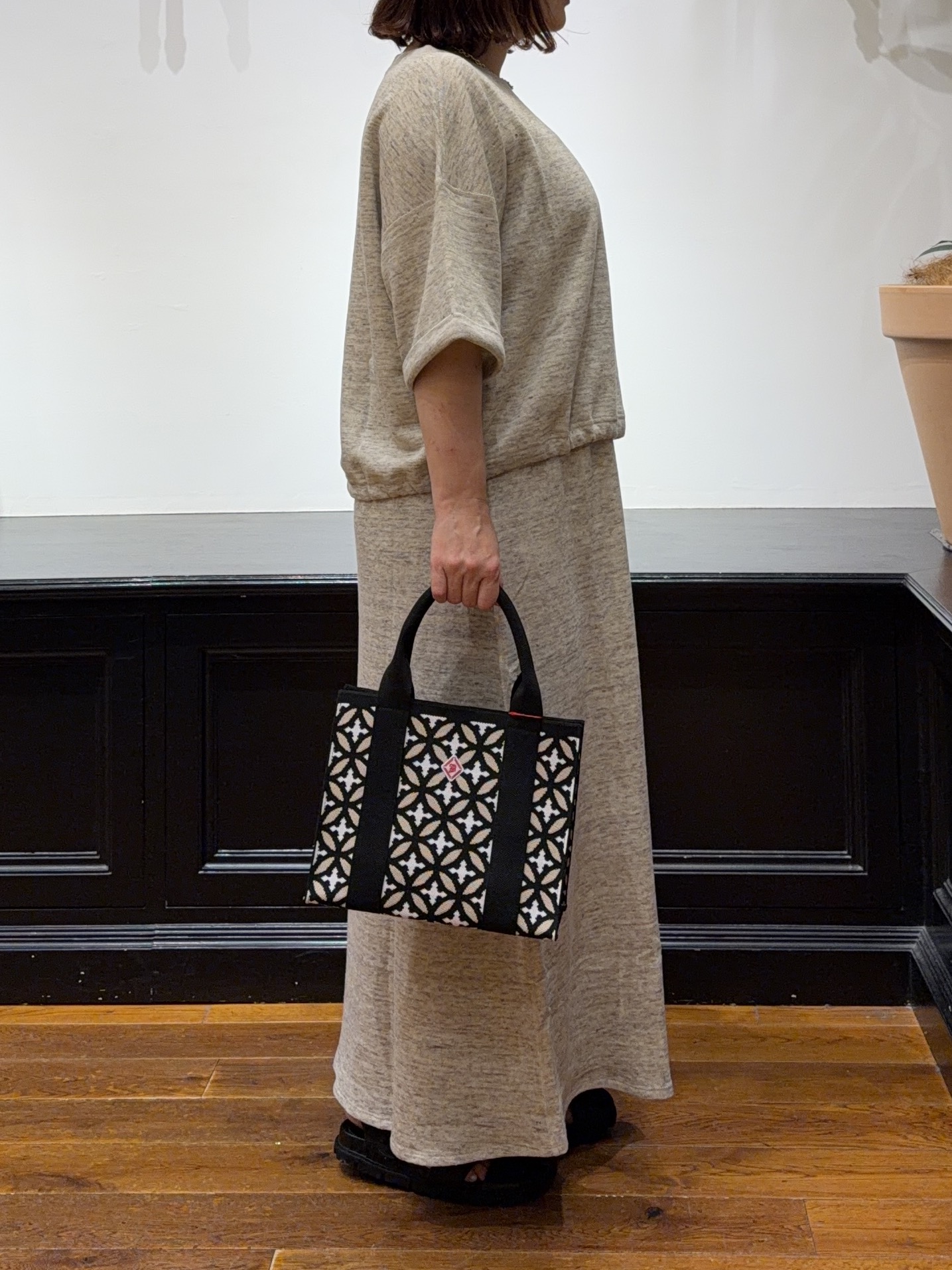 Asamiさんの「DRESSTERIOR｜【ウォッシャブル/セットアップ可】リネン混裏毛ドロストプルオーバー」を使ったコーディネート