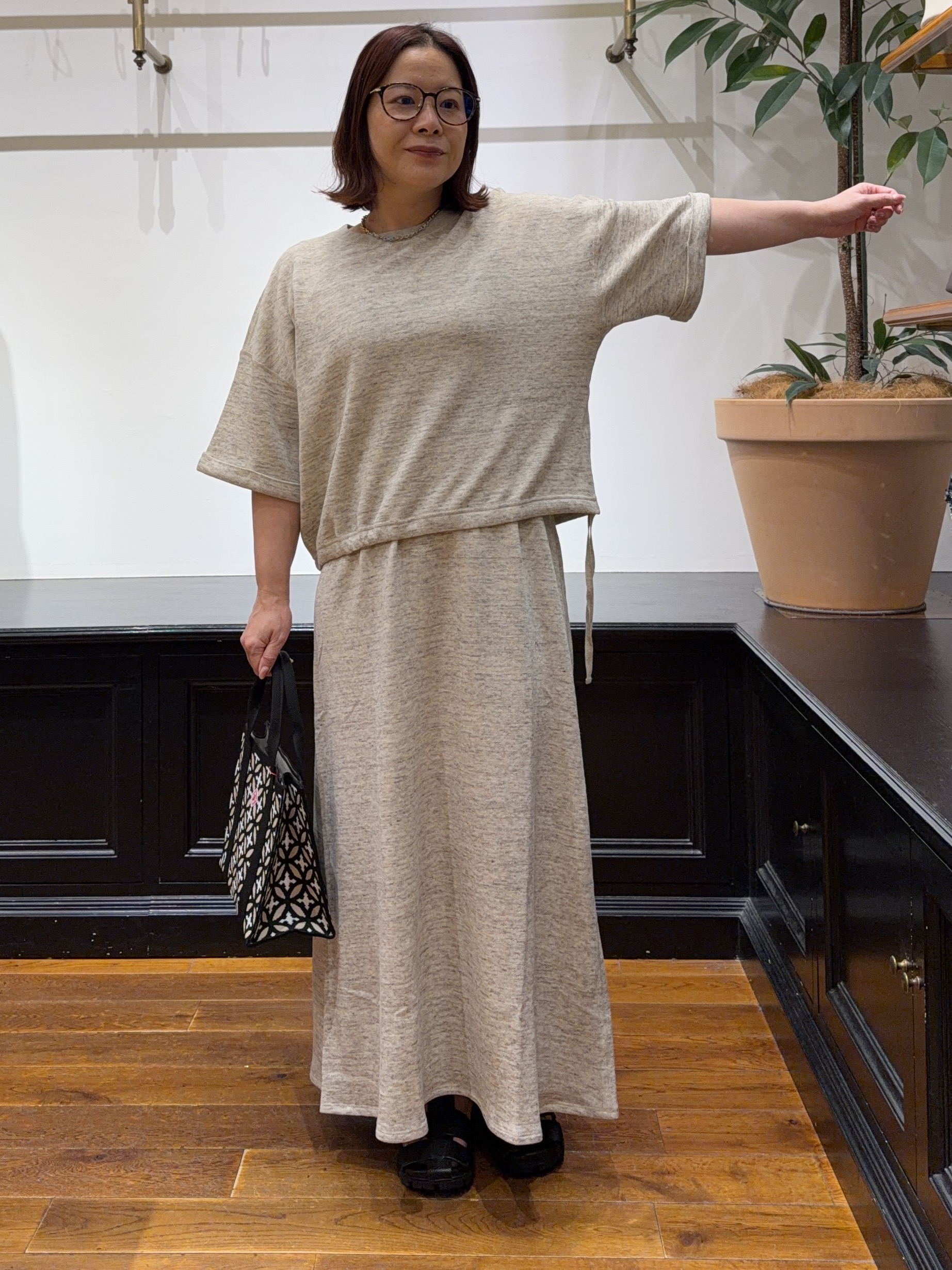 Asamiさんの「DRESSTERIOR｜【ウォッシャブル/セットアップ可】リネン混裏毛ドロストプルオーバー」を使ったコーディネート