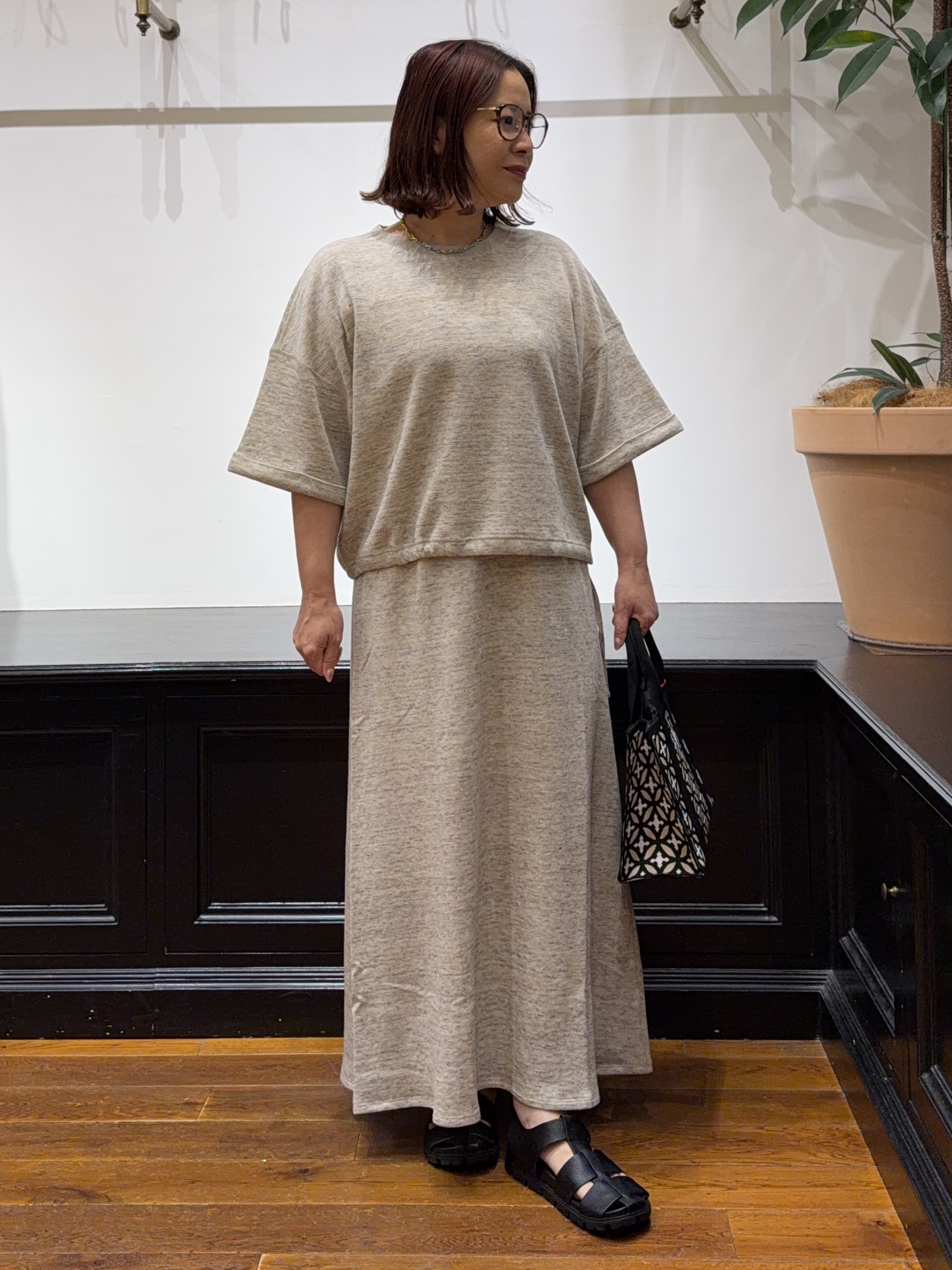 Asamiさんの「DRESSTERIOR｜【ウォッシャブル/セットアップ可】リネン混裏毛ドロストプルオーバー」を使ったコーディネート