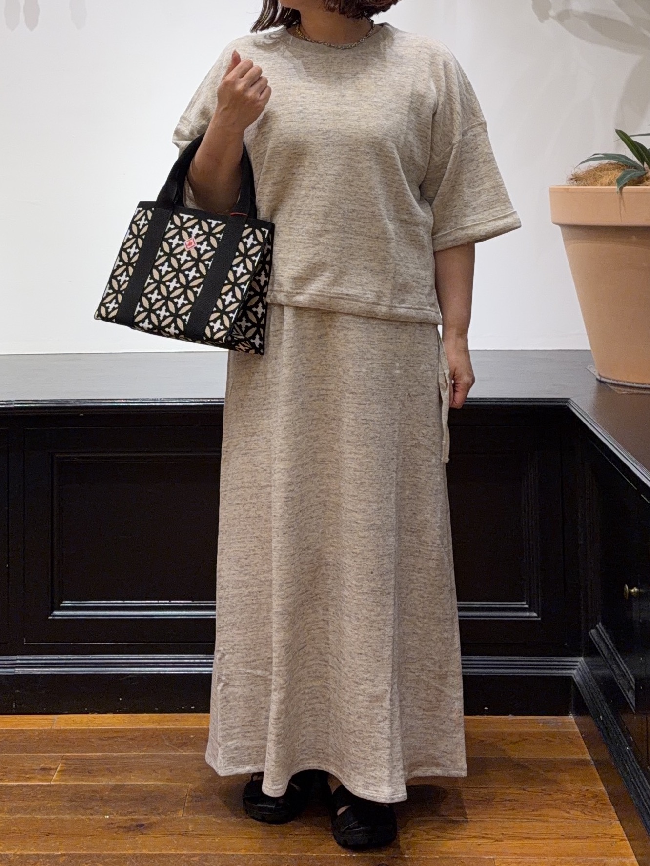Asamiさんの「DRESSTERIOR｜【ウォッシャブル/セットアップ可】リネン混裏毛ドロストプルオーバー」を使ったコーディネート