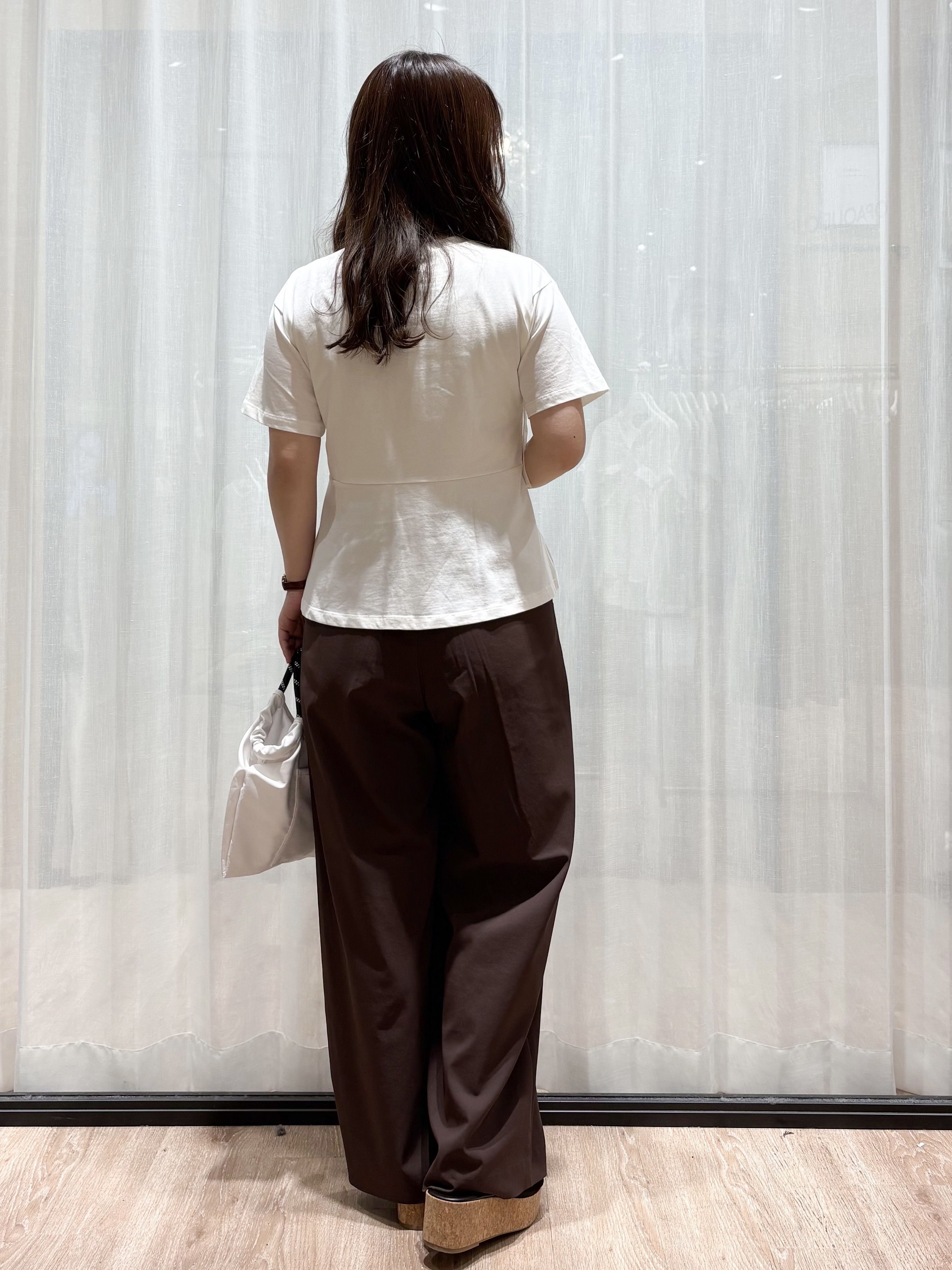 かなさんの「OPAQUE.CLIP｜【接触冷感】アシメフリルドッキングカットソー《洗濯機OK》」を使ったコーディネート