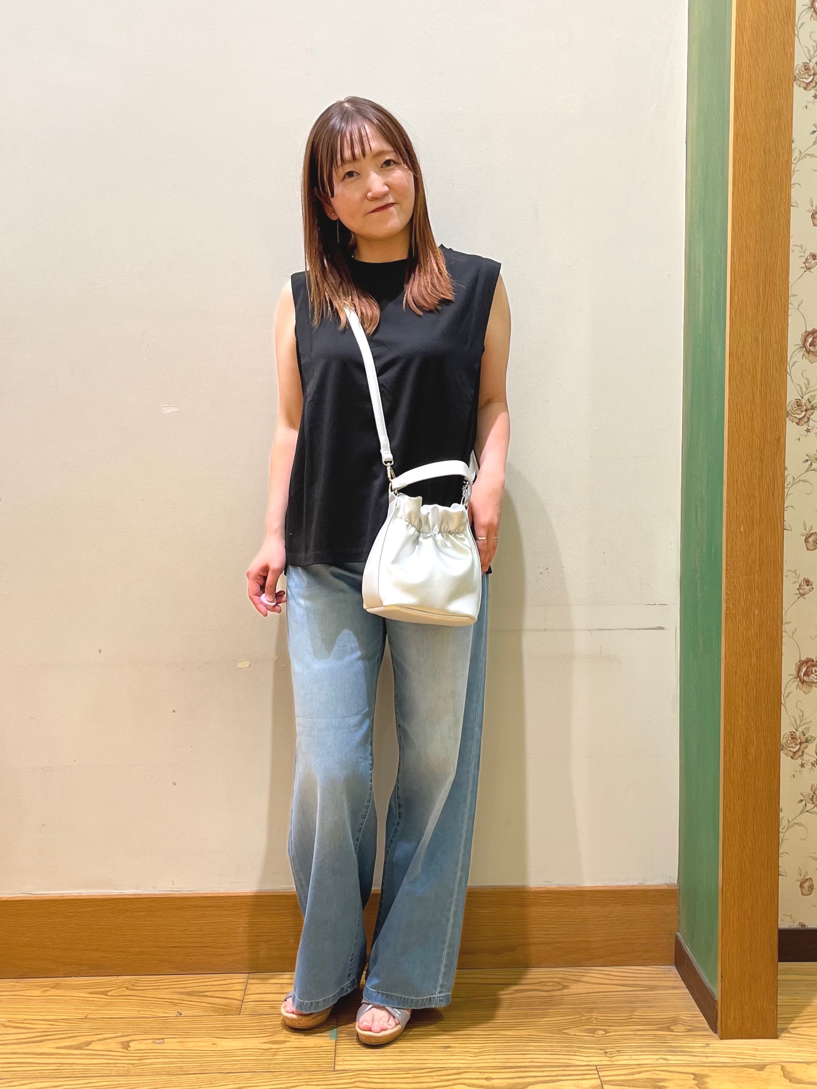 ゆっきーさんの「SHOO･LA･RUE｜【UVカット/接触冷感】とろみタックノースリーブトップス」を使ったコーディネート