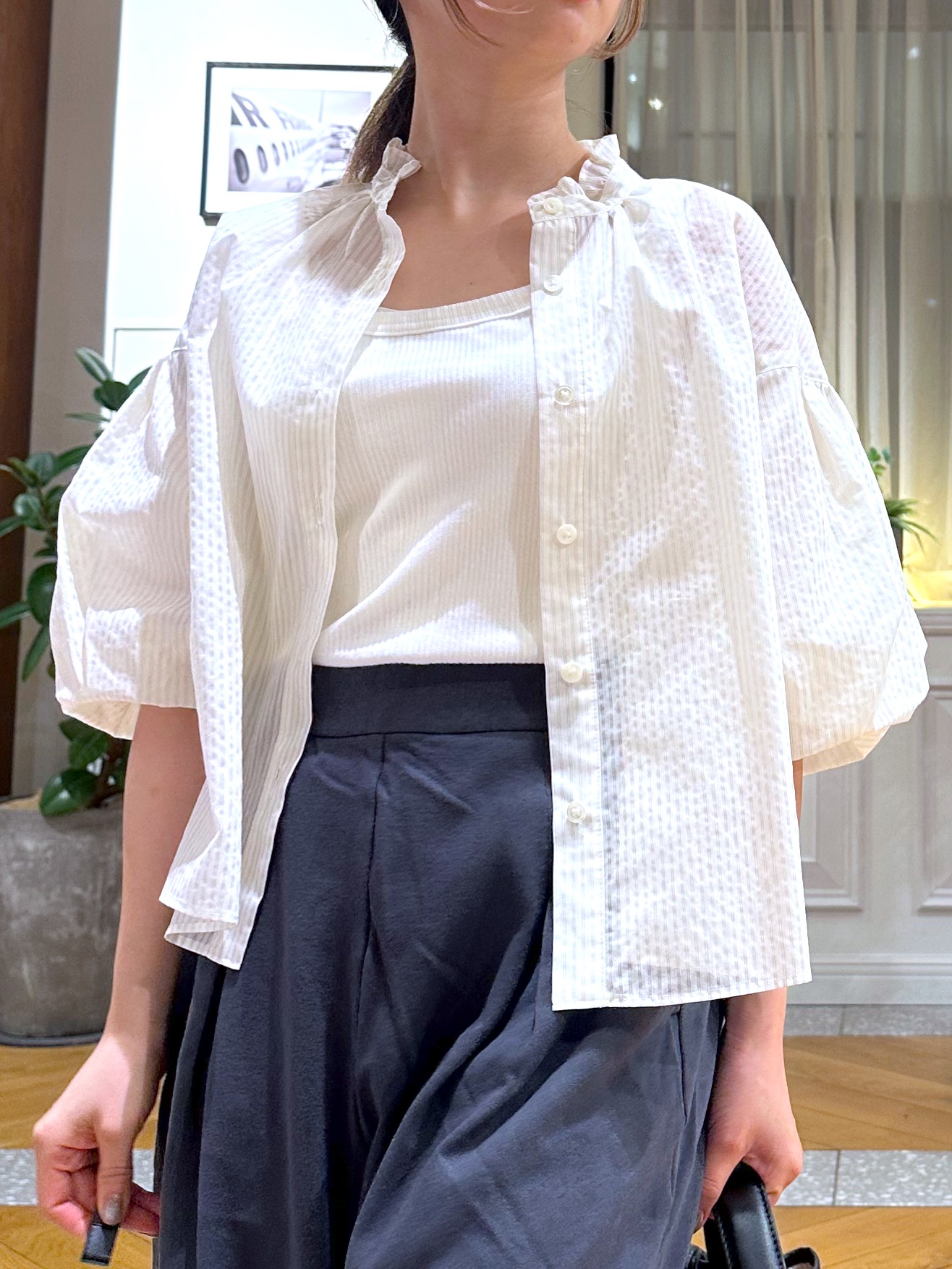 なべこさんの「DRESSTERIOR｜【1枚で着映え/ウォッシャブル】ストライプスタンドフリルボリュームスリーブブラウス」を使ったコーディネート