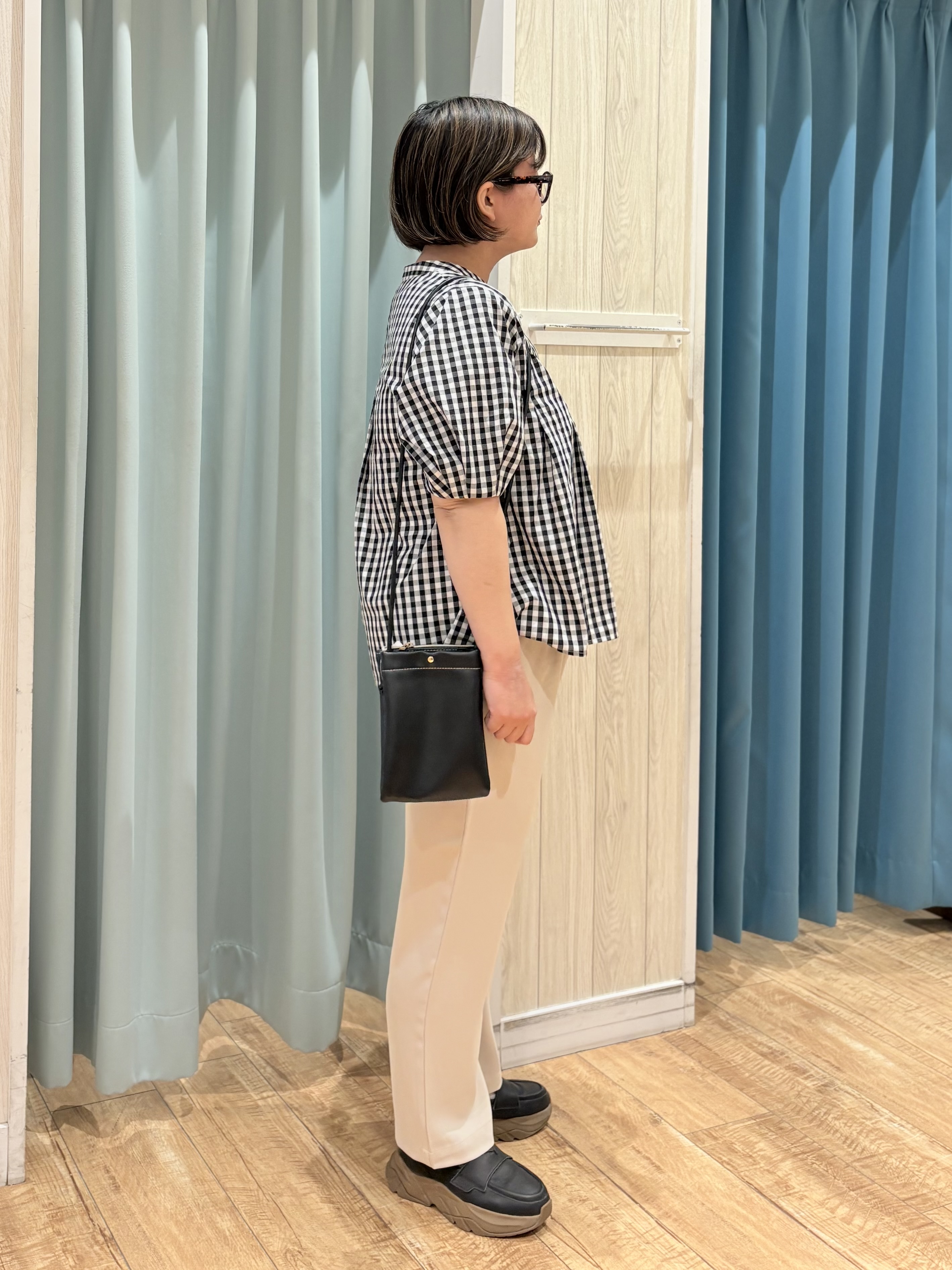 砂糖さんの「SHOO･LA･RUE｜【高レビュー/洗濯後しわになりにくい/インせず着られる】自然に体型カバー 麻調ペプラムブラウス」を使ったコーディネート