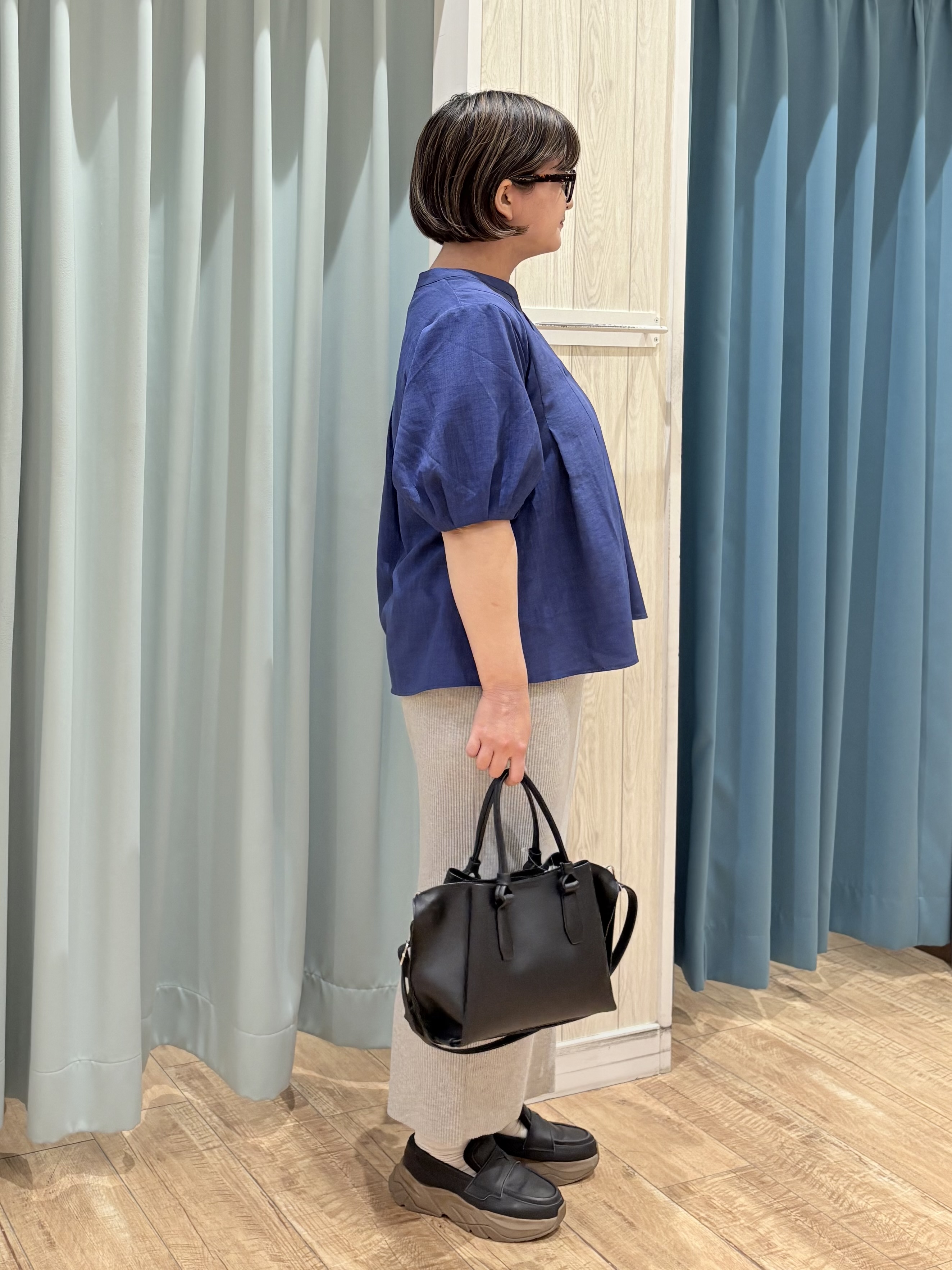 砂糖さんの「SHOO･LA･RUE｜【高レビュー/洗濯後しわになりにくい/インせず着られる】自然に体型カバー 麻調ペプラムブラウス」を使ったコーディネート