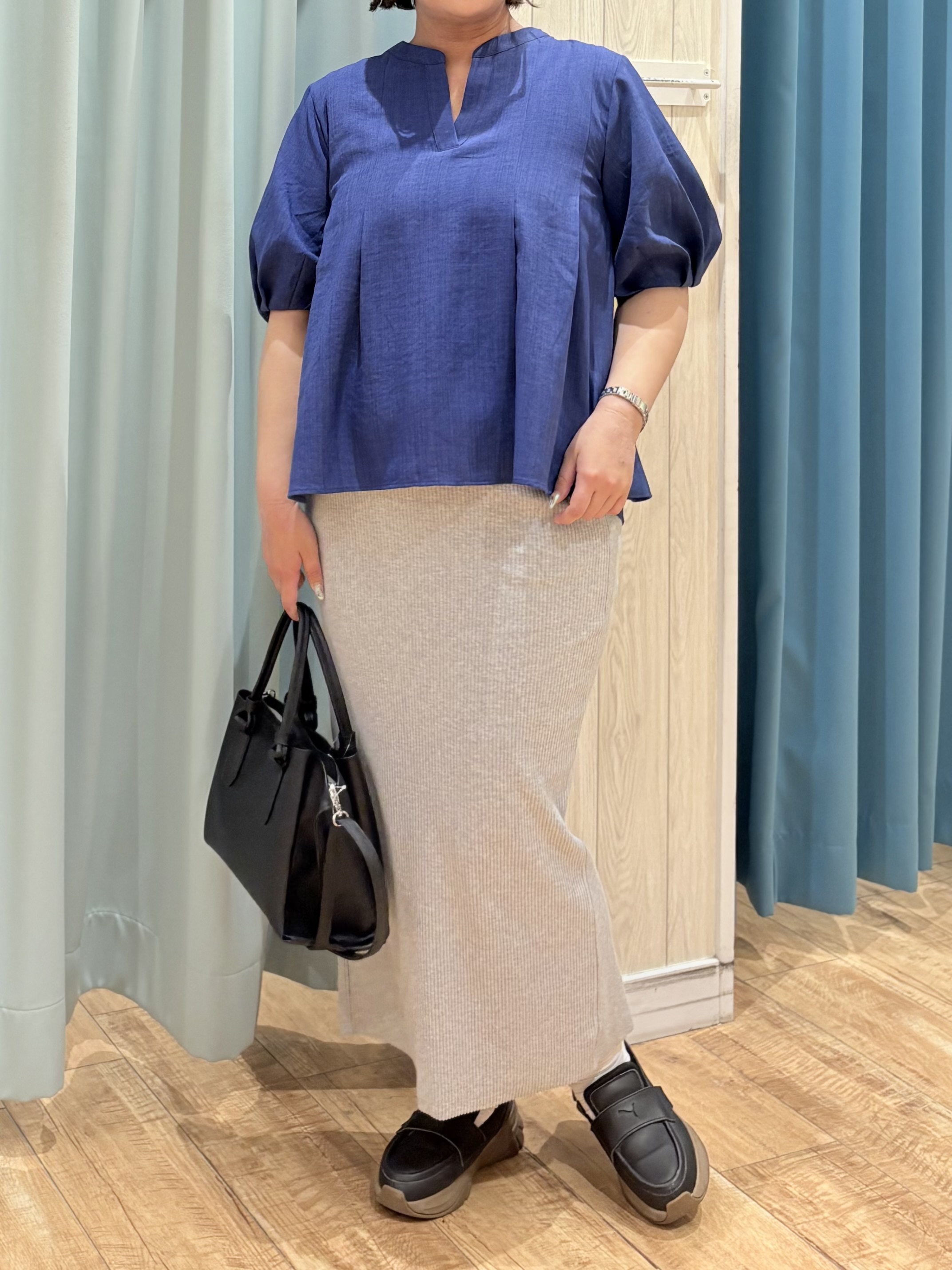 砂糖さんの「SHOO･LA･RUE｜【高レビュー/洗濯後しわになりにくい/インせず着られる】自然に体型カバー 麻調ペプラムブラウス」を使ったコーディネート