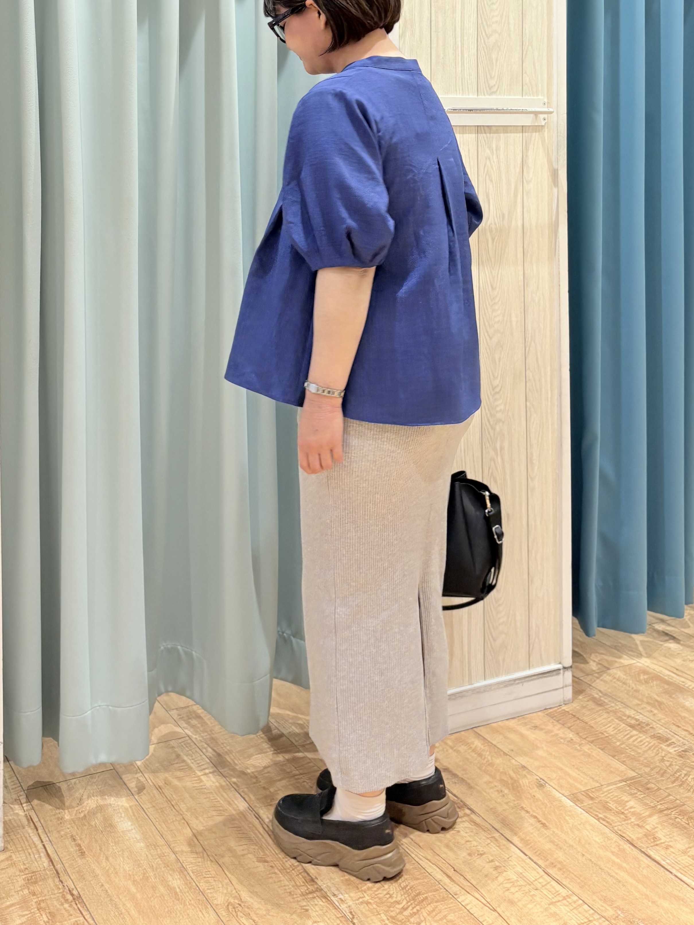 砂糖さんの「SHOO･LA･RUE｜【高レビュー/洗濯後しわになりにくい/インせず着られる】自然に体型カバー 麻調ペプラムブラウス」を使ったコーディネート