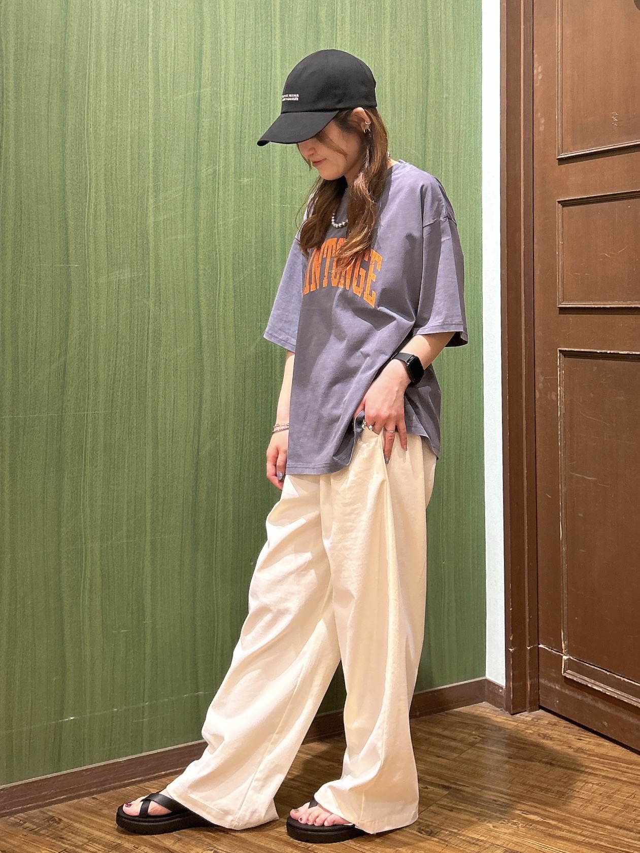 かおりさんの「SHOO･LA･RUE｜【ひんやり/S-LL/洗濯機可】選べる3柄 ヴィンテージ風こなれアソートTシャツ」を使ったコーディネート