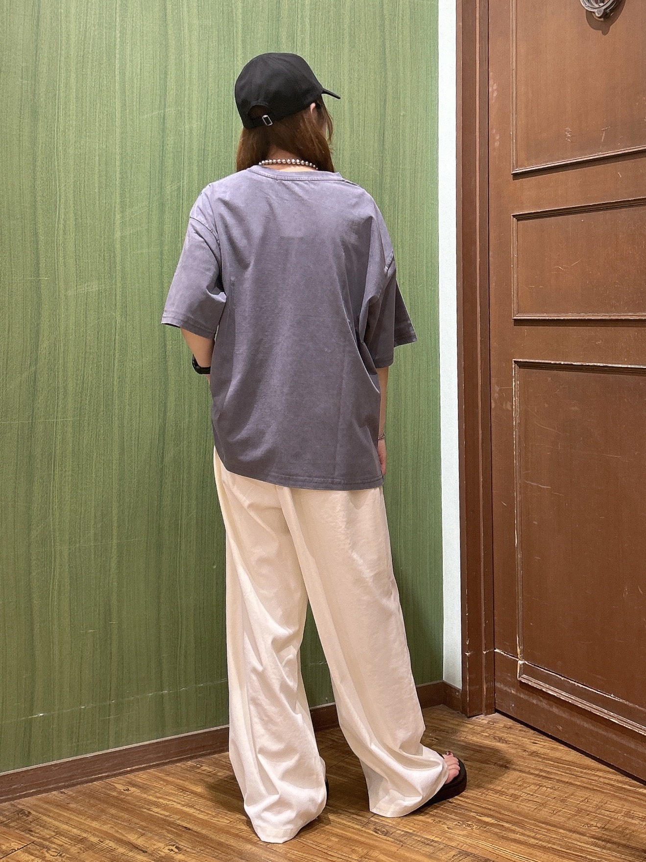 かおりさんの「SHOO･LA･RUE｜【ひんやり/S-LL/洗濯機可】選べる3柄 ヴィンテージ風こなれアソートTシャツ」を使ったコーディネート