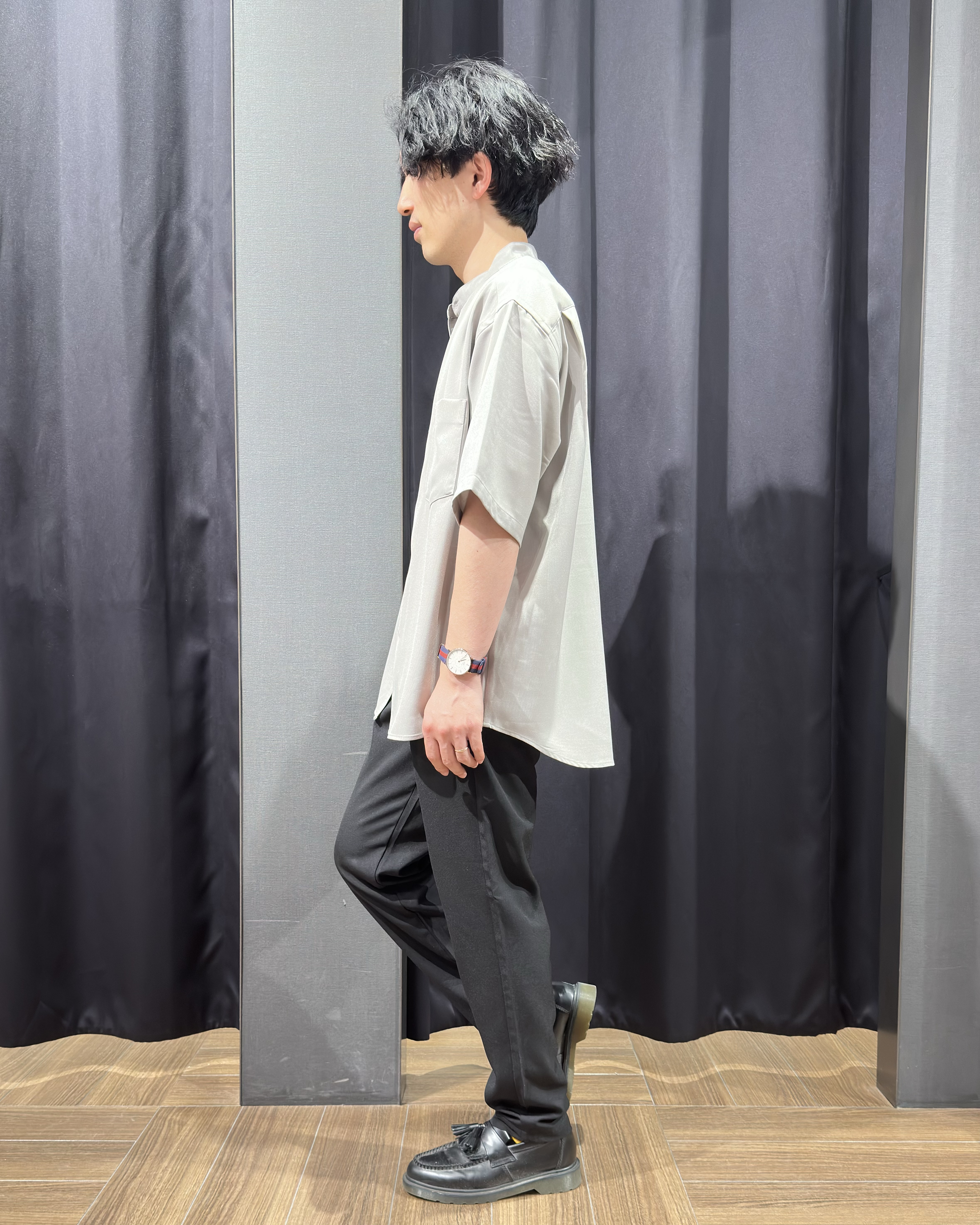 tomoyaさんの「THE SHOP TK｜LITE TEX バンドカラー半袖シャツ 接触冷感/吸水速乾/UVカット/アンチピリング/イージーケ」を使ったコーディネート