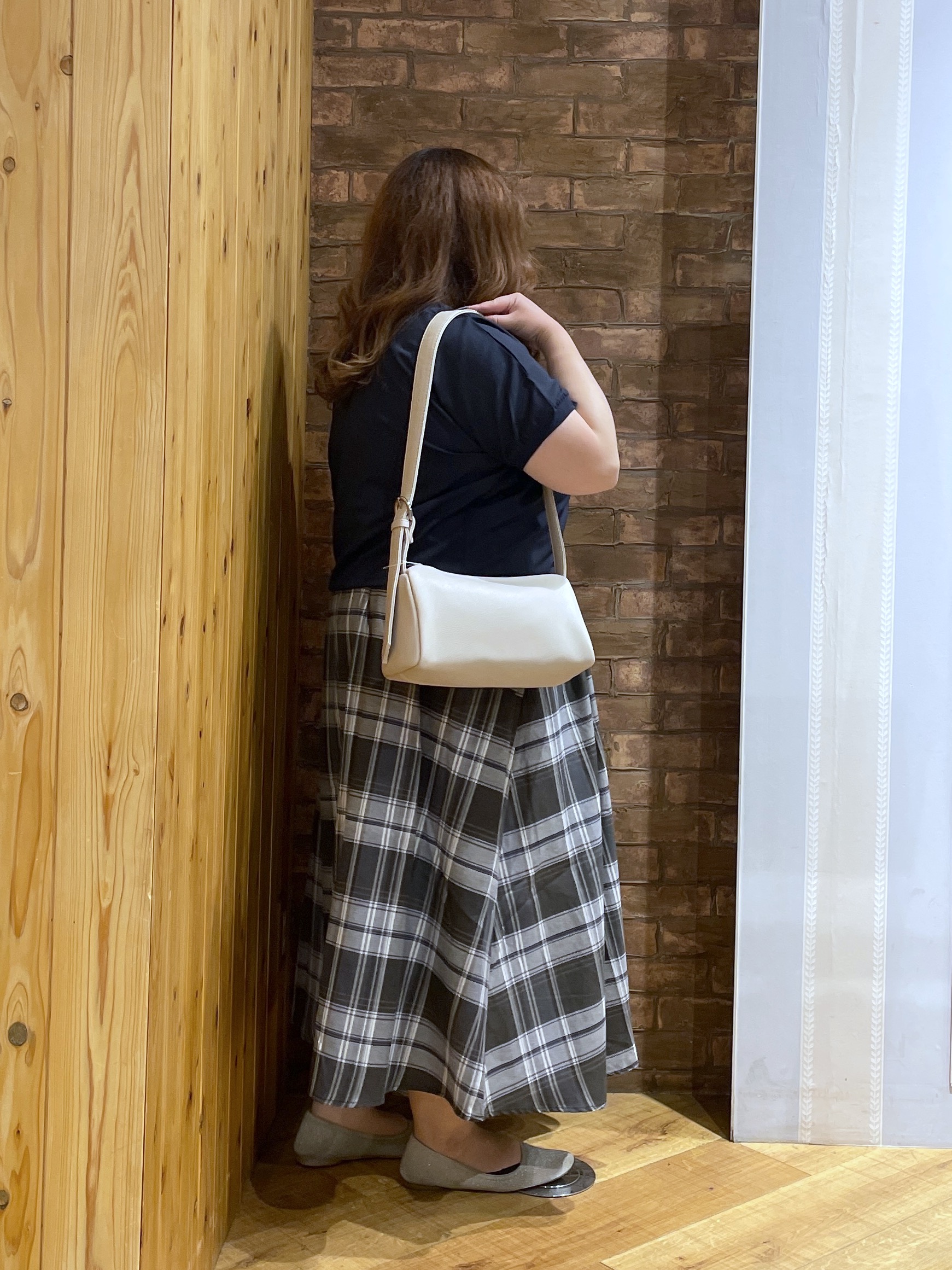 Risaさんの「SHOO･LA･RUE｜【ひんやり/洗濯後しわになりにくい】インせず着られる さらっとタッチのドルマンブラウス」を使ったコーディネート