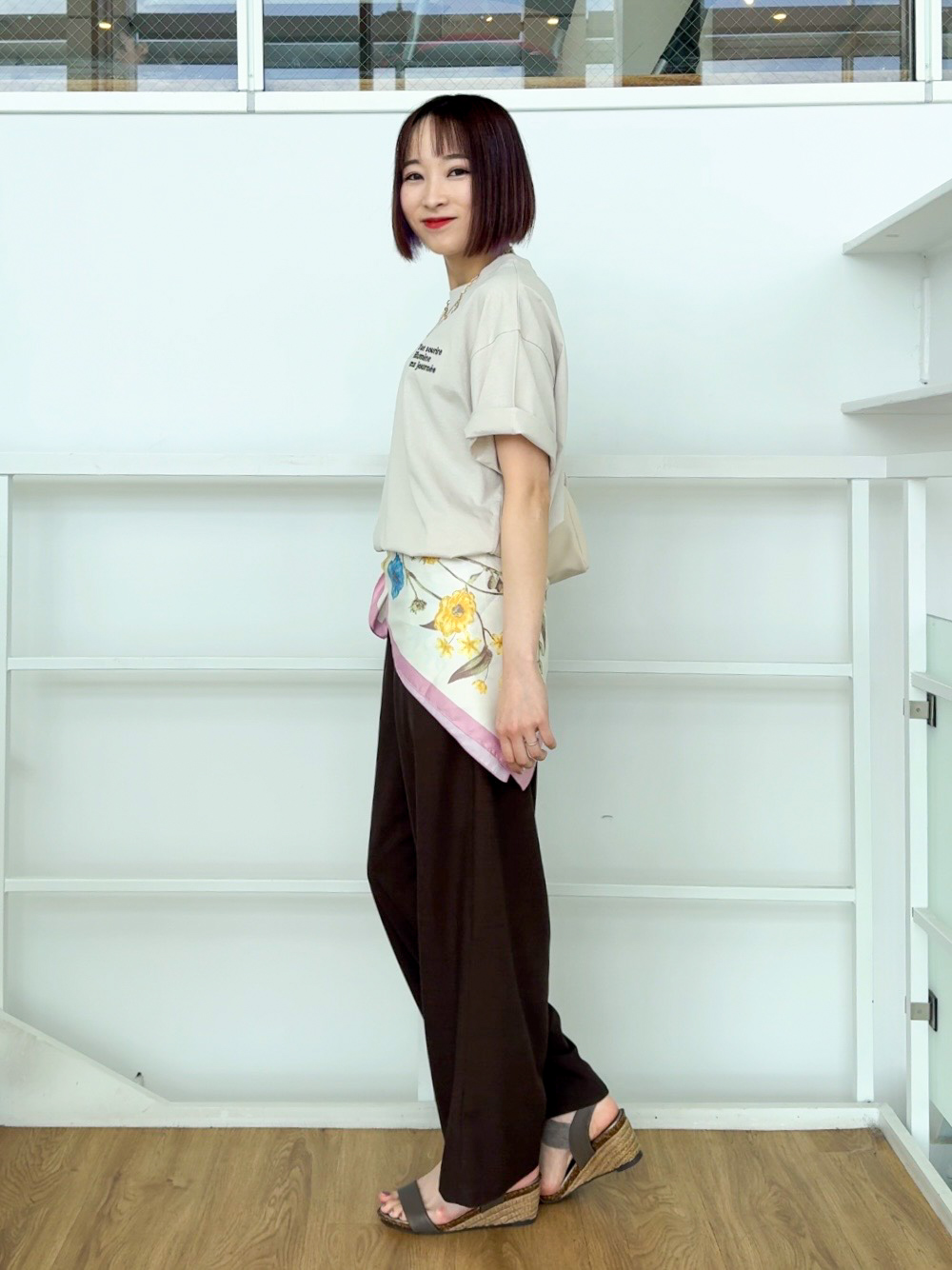 𝐜𝐡𝐢𝐤𝐚さんの「SHOO･LA･RUE｜【綿100%/S-LL/プチプラ】ゆるシルエット シンプルTシャツ」を使ったコーディネート