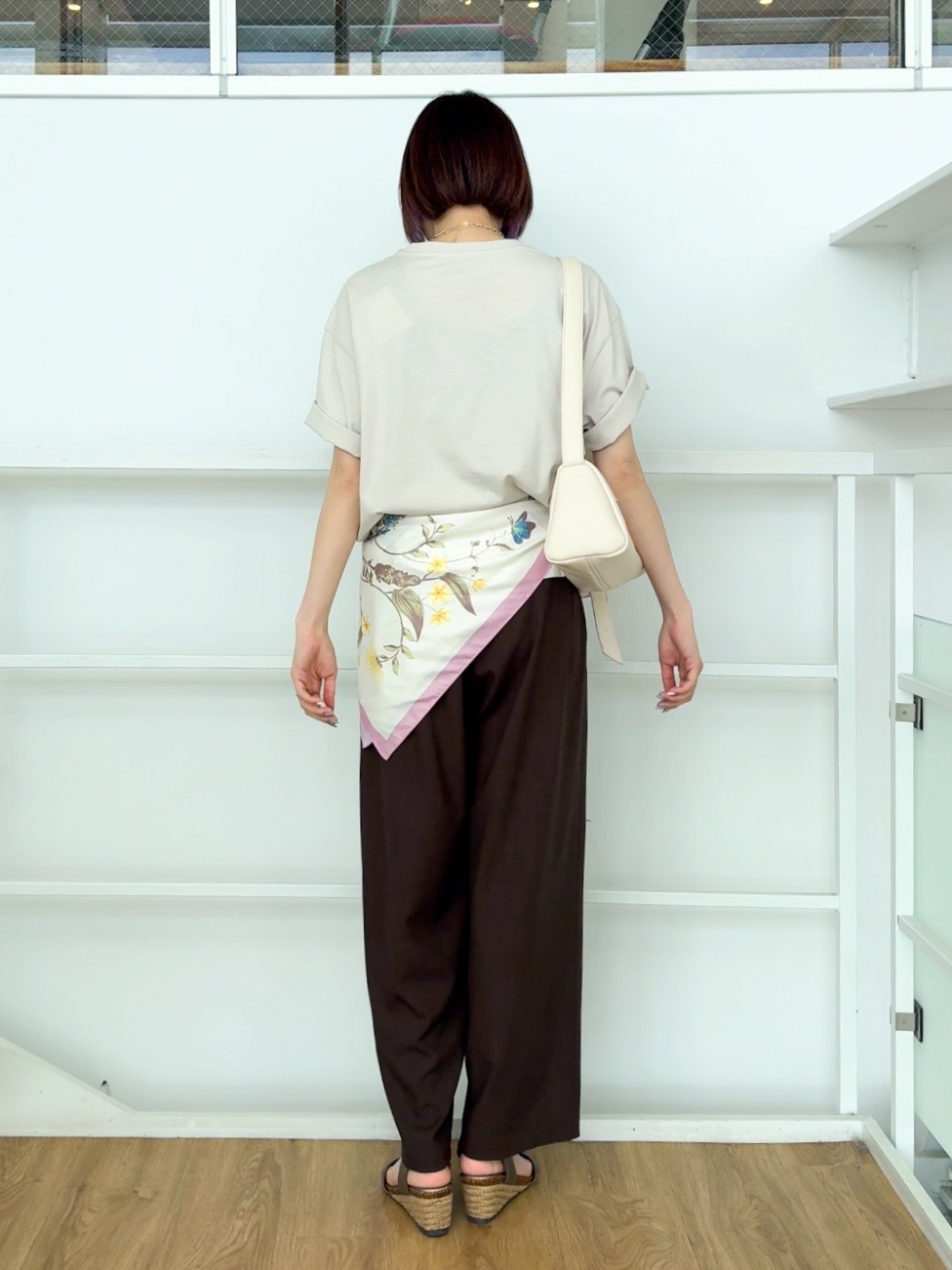 𝐜𝐡𝐢𝐤𝐚さんの「SHOO･LA･RUE｜【綿100%/S-LL/プチプラ】ゆるシルエット シンプルTシャツ」を使ったコーディネート