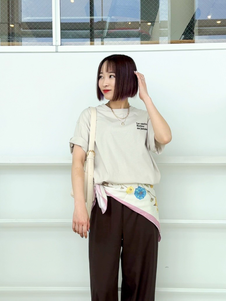𝐜𝐡𝐢𝐤𝐚さんの「SHOO･LA･RUE｜【綿100%/S-LL/プチプラ】ゆるシルエット シンプルTシャツ」を使ったコーディネート