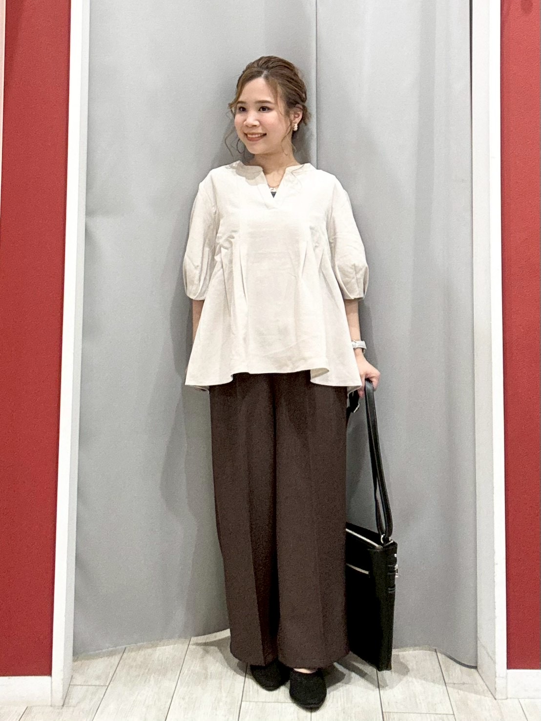 shioさんの「SHOO･LA･RUE｜【高レビュー/洗濯後しわになりにくい/インせず着られる】自然に体型カバー 麻調ペプラムブラウス」を使ったコーディネート