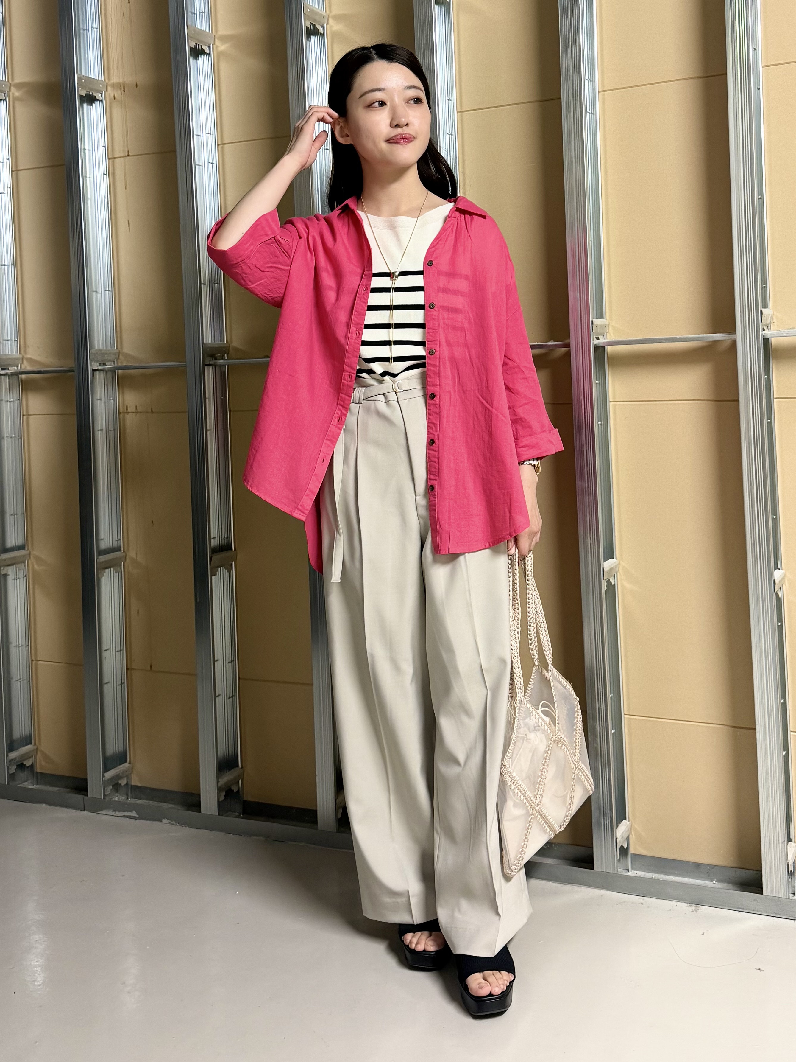 sahoさんの「THE SHOP TK｜ポジティブカラーが映える　バイオウォッシュバックギャザーシャツ」を使ったコーディネート