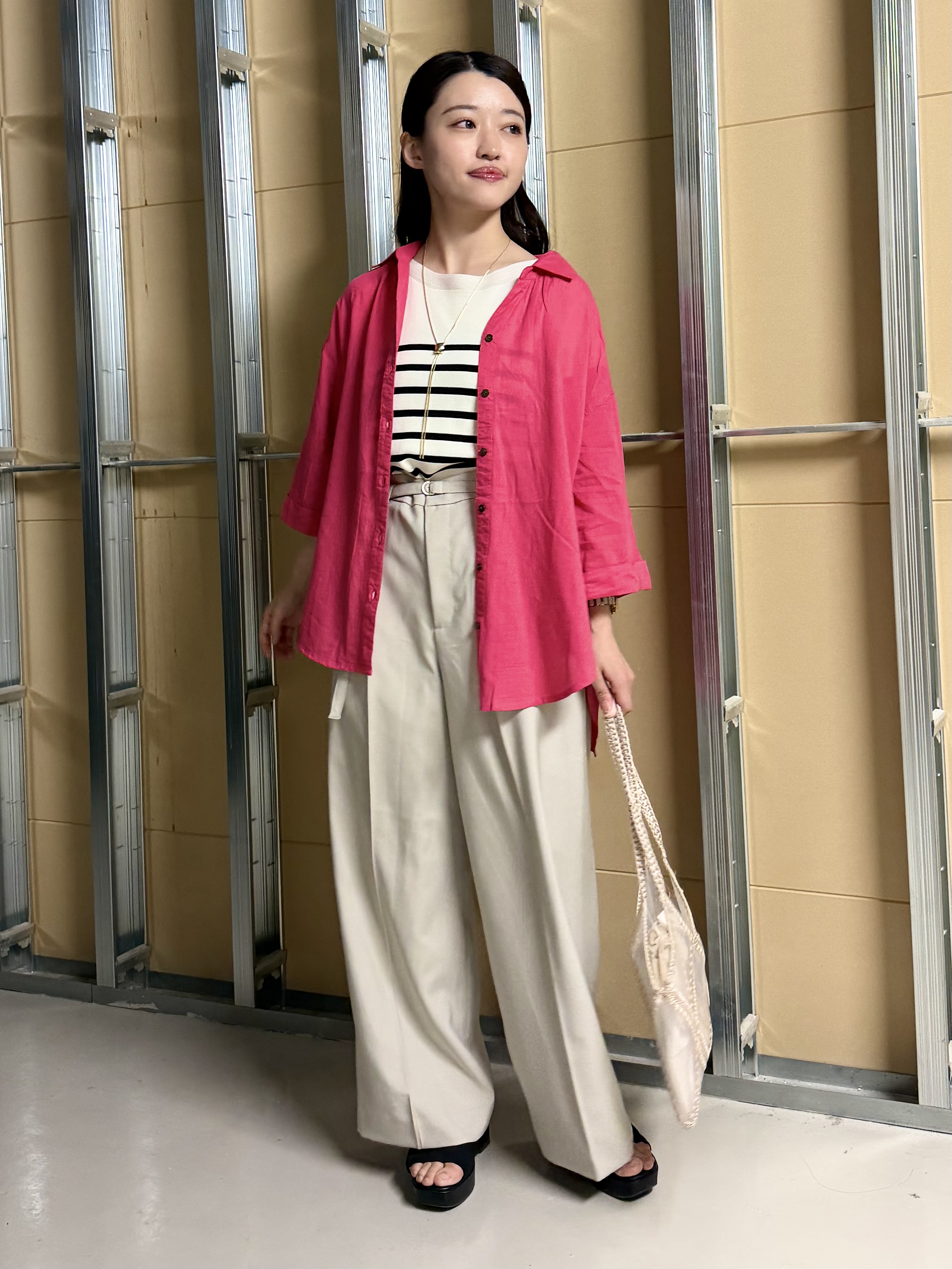 sahoさんの「THE SHOP TK｜ポジティブカラーが映える　バイオウォッシュバックギャザーシャツ」を使ったコーディネート