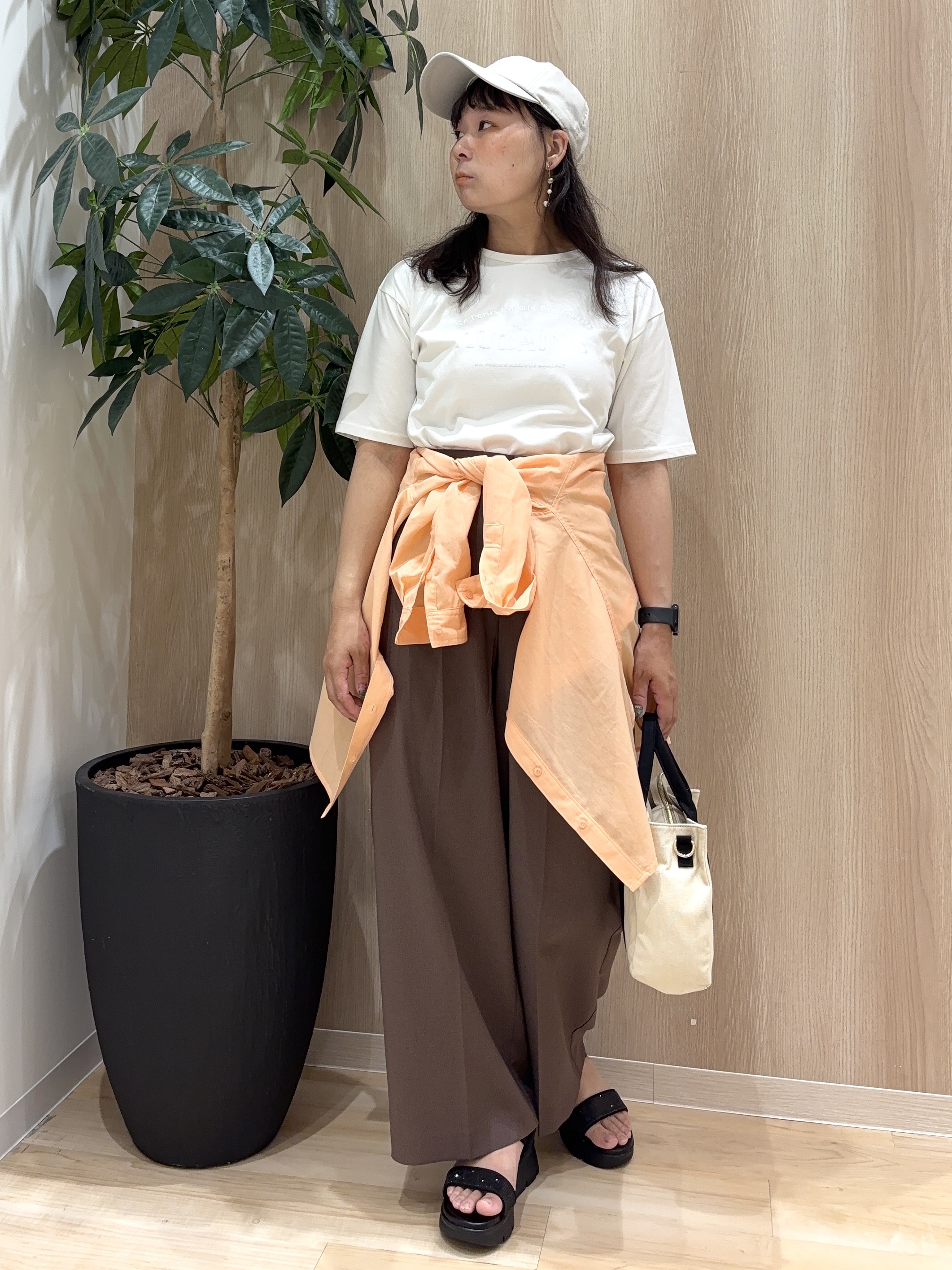 miraiさんの「grove｜【洗濯機OK・ひんやり】朝晩の気温差に◎軽やかシアーシャツ」を使ったコーディネート