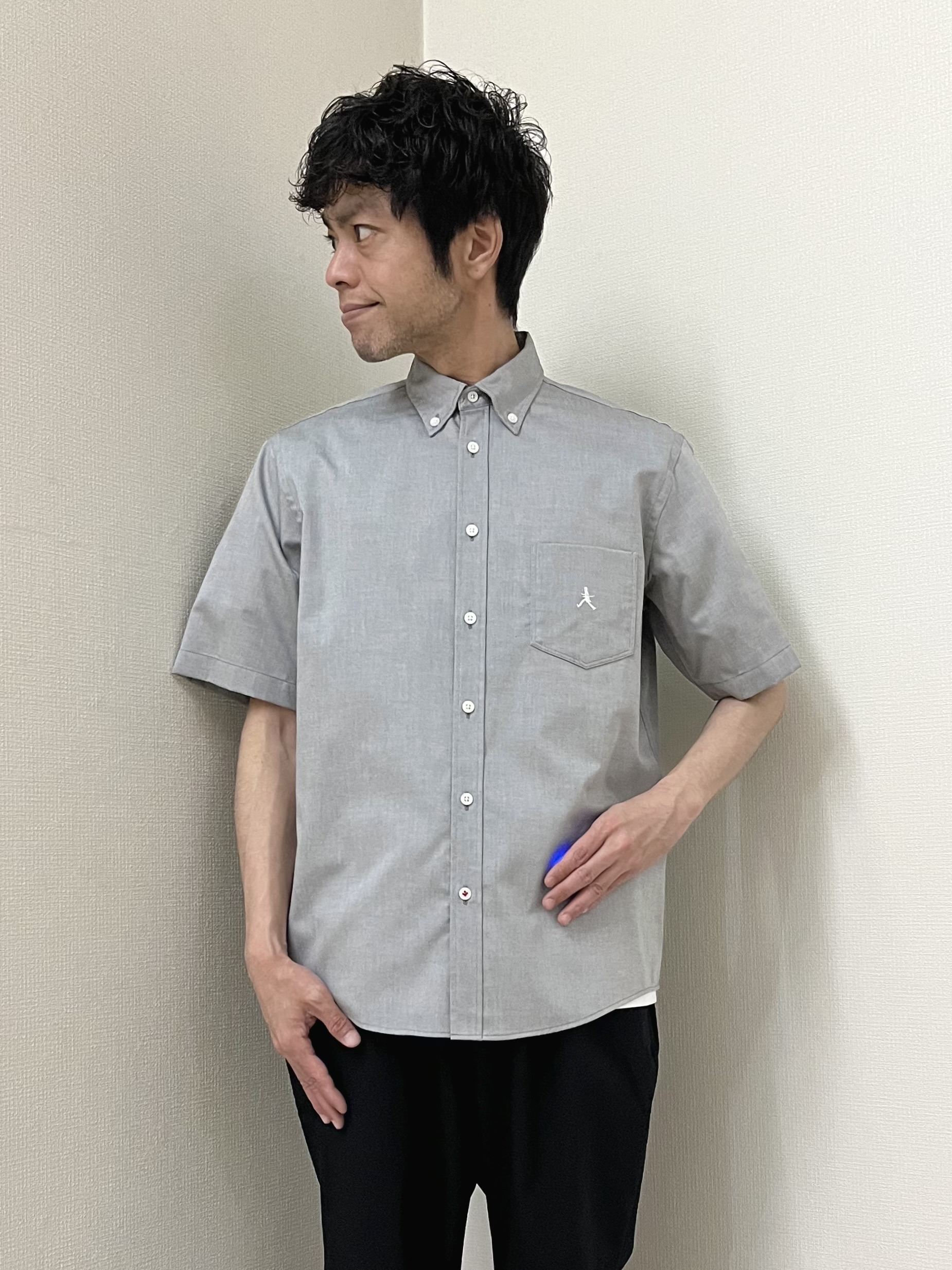 URAさんの「TAKEO KIKUCHI｜【BOWLER HAT LABEL】ボーラーハットウォーカー刺繍 半袖ボタンダウンシャツ」を使ったコーディネート