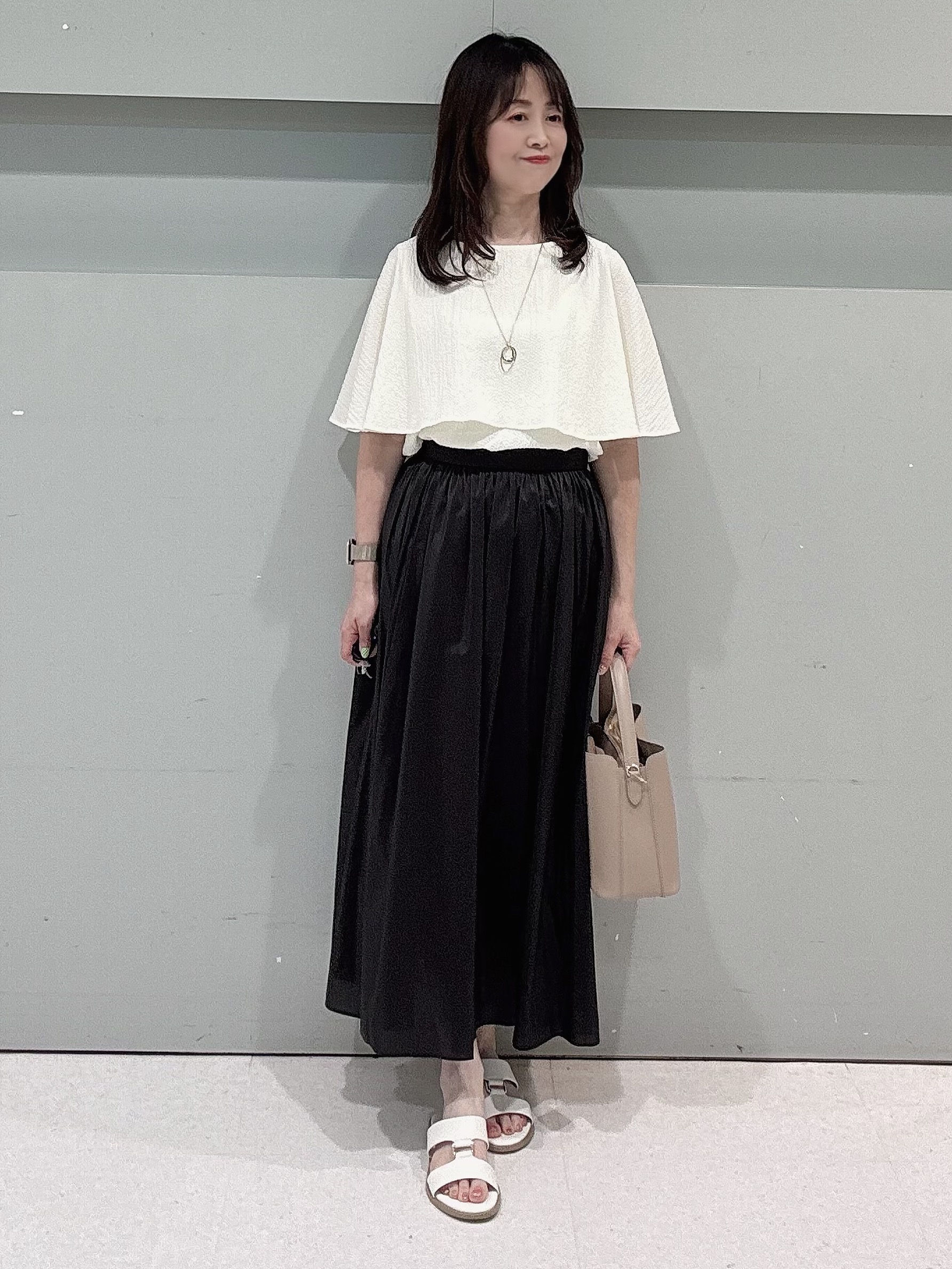 makiさんの「UNTITLED｜【洗える/ストレッチ性/フェミニン】ケープデザインブラウス」を使ったコーディネート