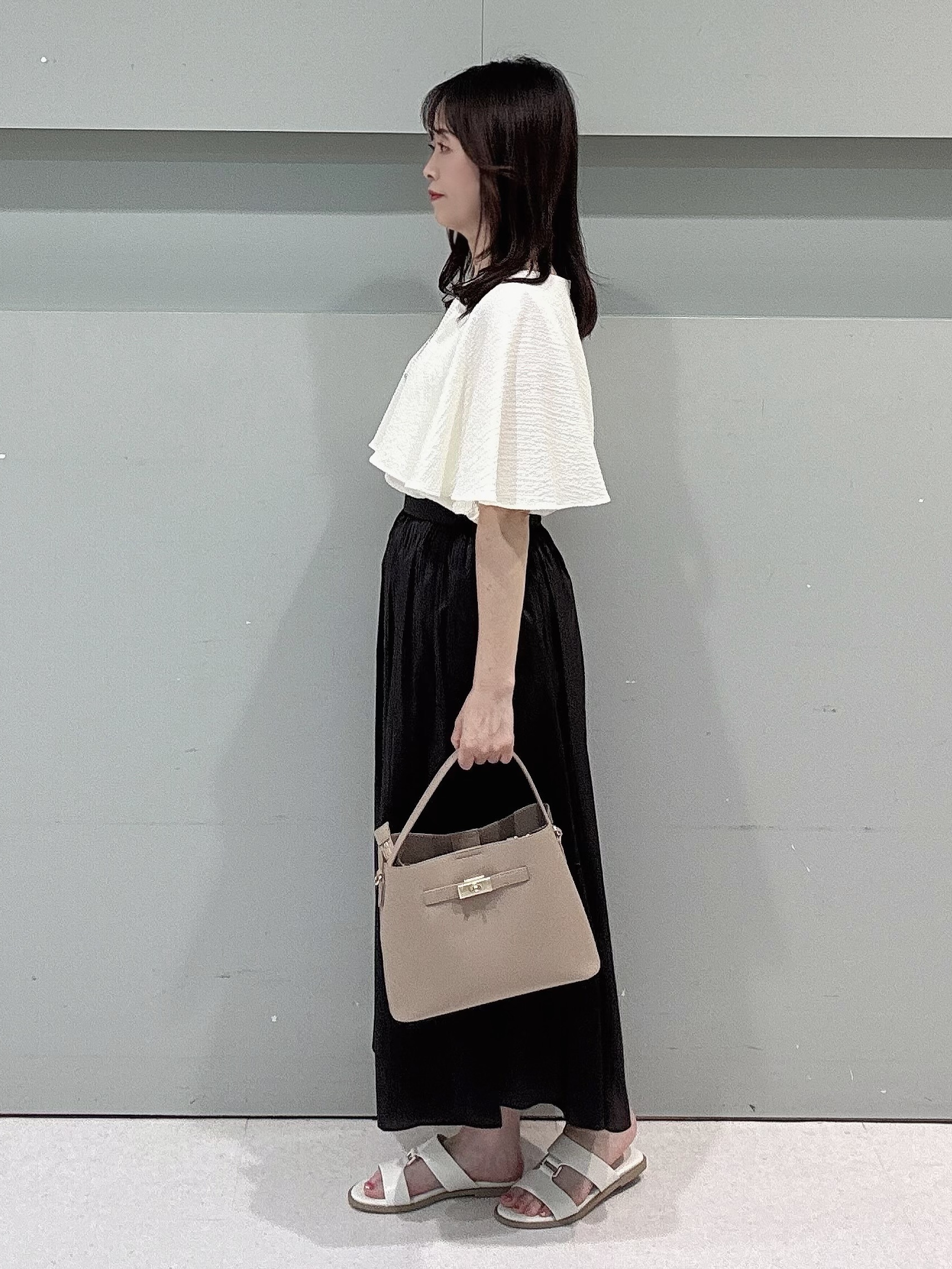 makiさんの「UNTITLED｜【洗える/ストレッチ性/フェミニン】ケープデザインブラウス」を使ったコーディネート