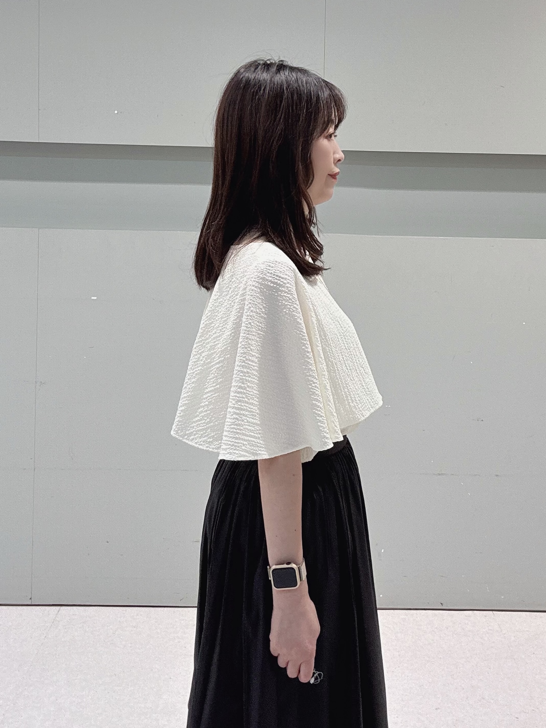 makiさんの「UNTITLED｜【洗える/ストレッチ性/フェミニン】ケープデザインブラウス」を使ったコーディネート