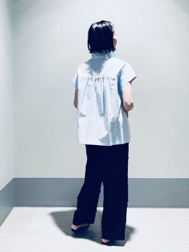 Furuさんの「DRESSTERIOR｜【毎年人気/ウォッシャブル】バックフレアオックスシャツ」を使ったコーディネート