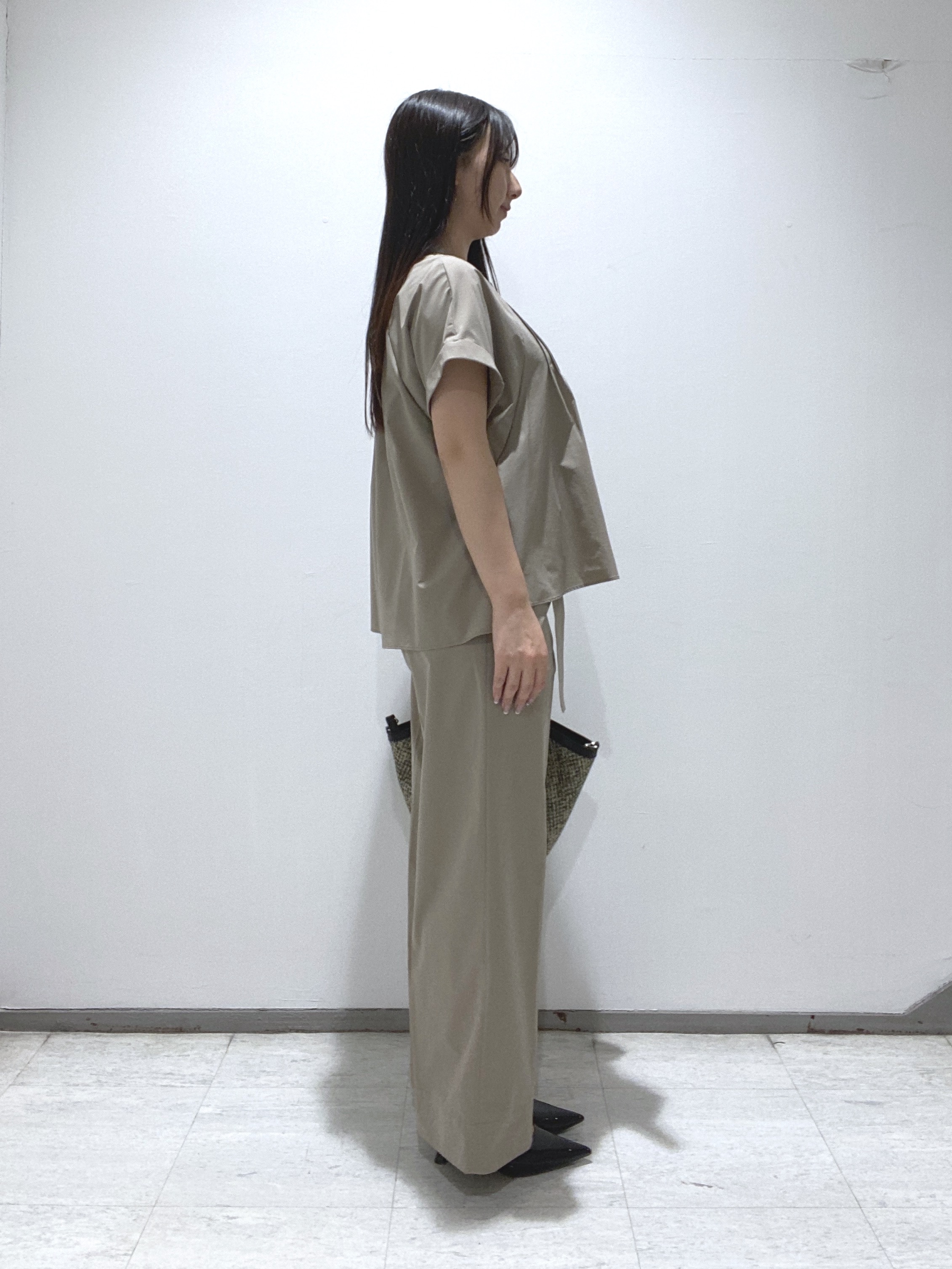 meiさんの「INDIVI｜【撥水／UVケア／SETUP可能】軽量タックスキッパーブラウス」を使ったコーディネート