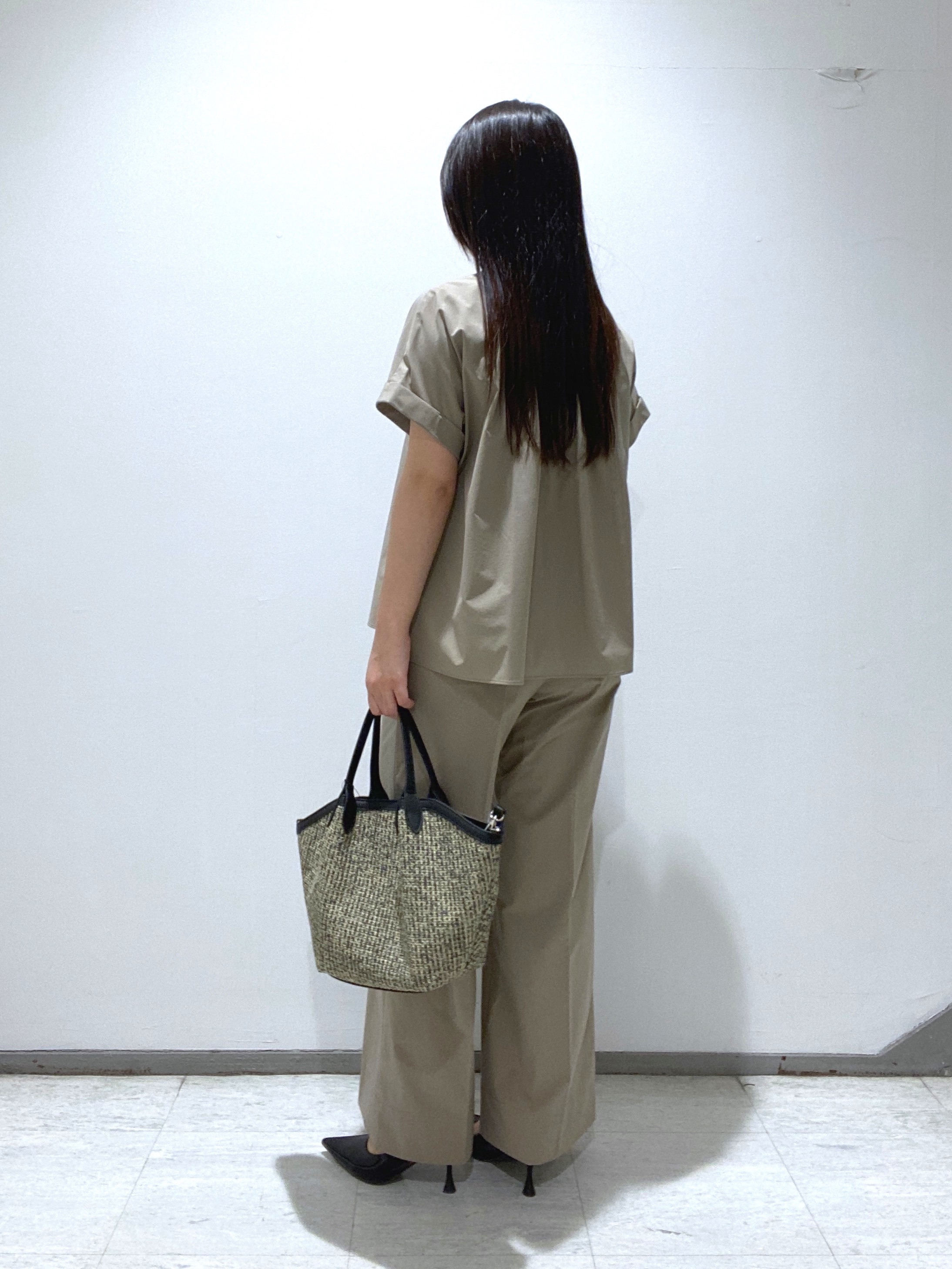 meiさんの「INDIVI｜【撥水／UVケア／SETUP可能】軽量タックスキッパーブラウス」を使ったコーディネート