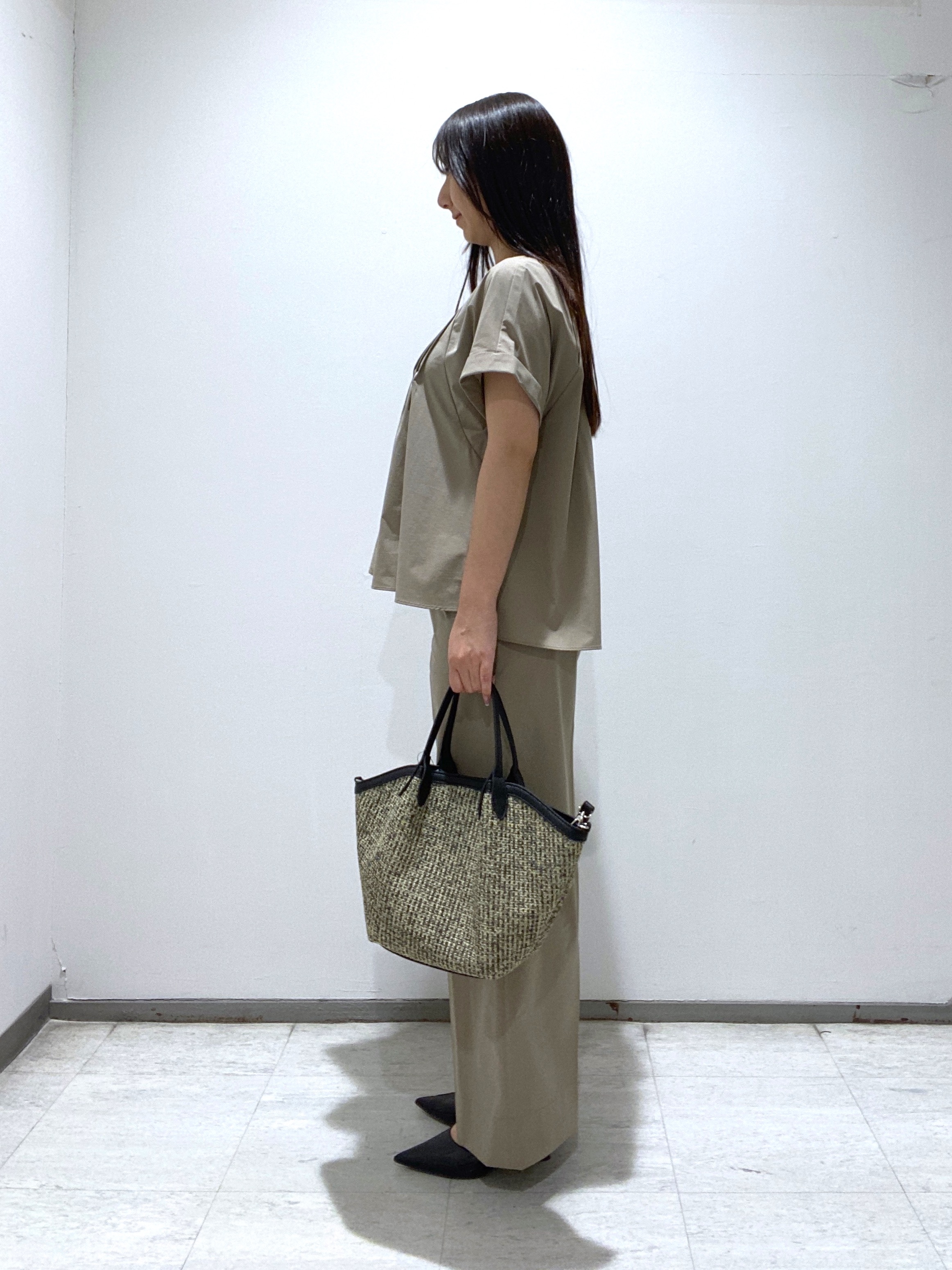 meiさんの「INDIVI｜【撥水／UVケア／SETUP可能】軽量タックスキッパーブラウス」を使ったコーディネート