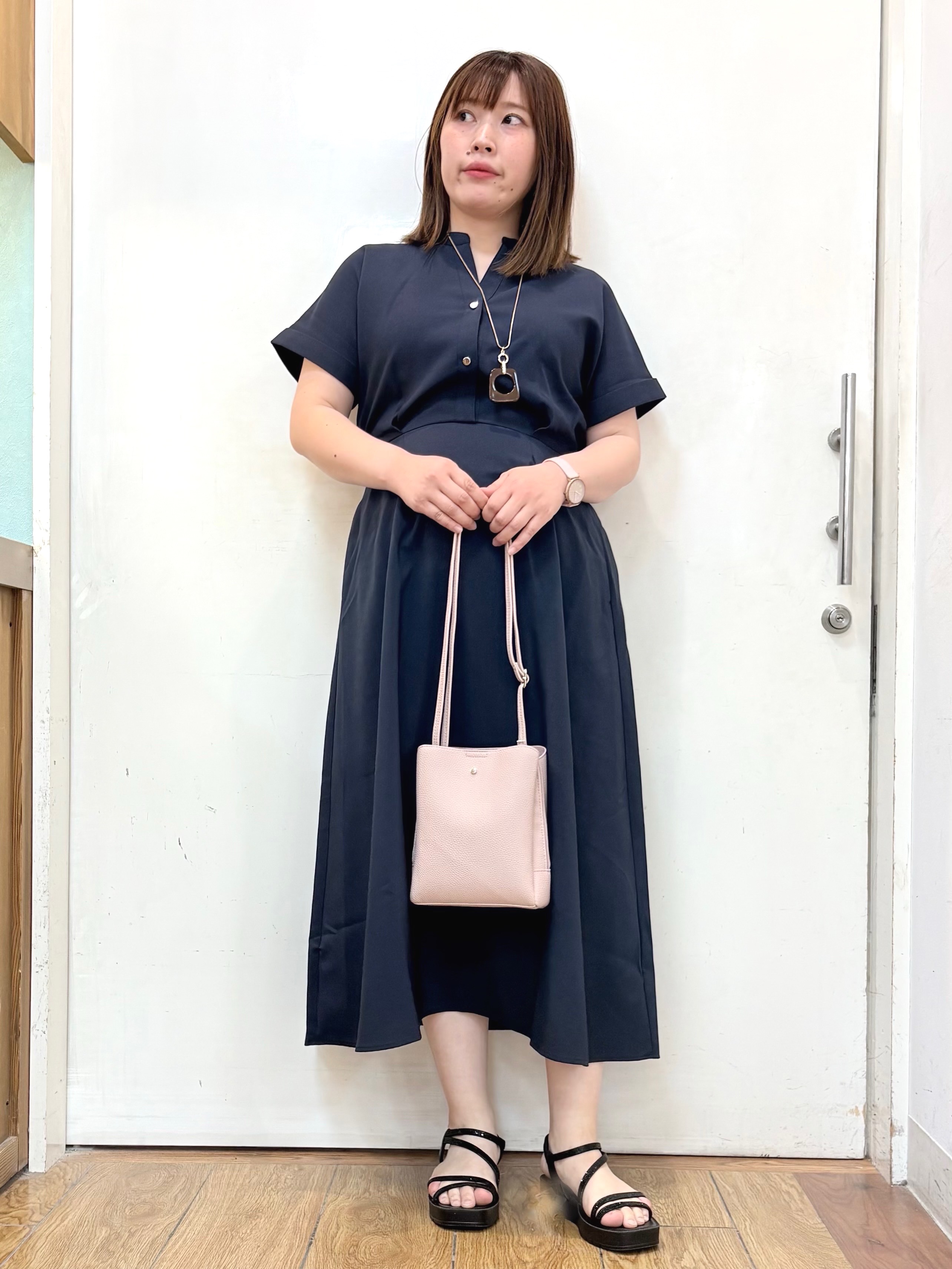 だいわさんの「SHOO･LA･RUE｜【洗濯機可／洗濯後しわになりにくい】ウエストタックフレンチワンピース」を使ったコーディネート