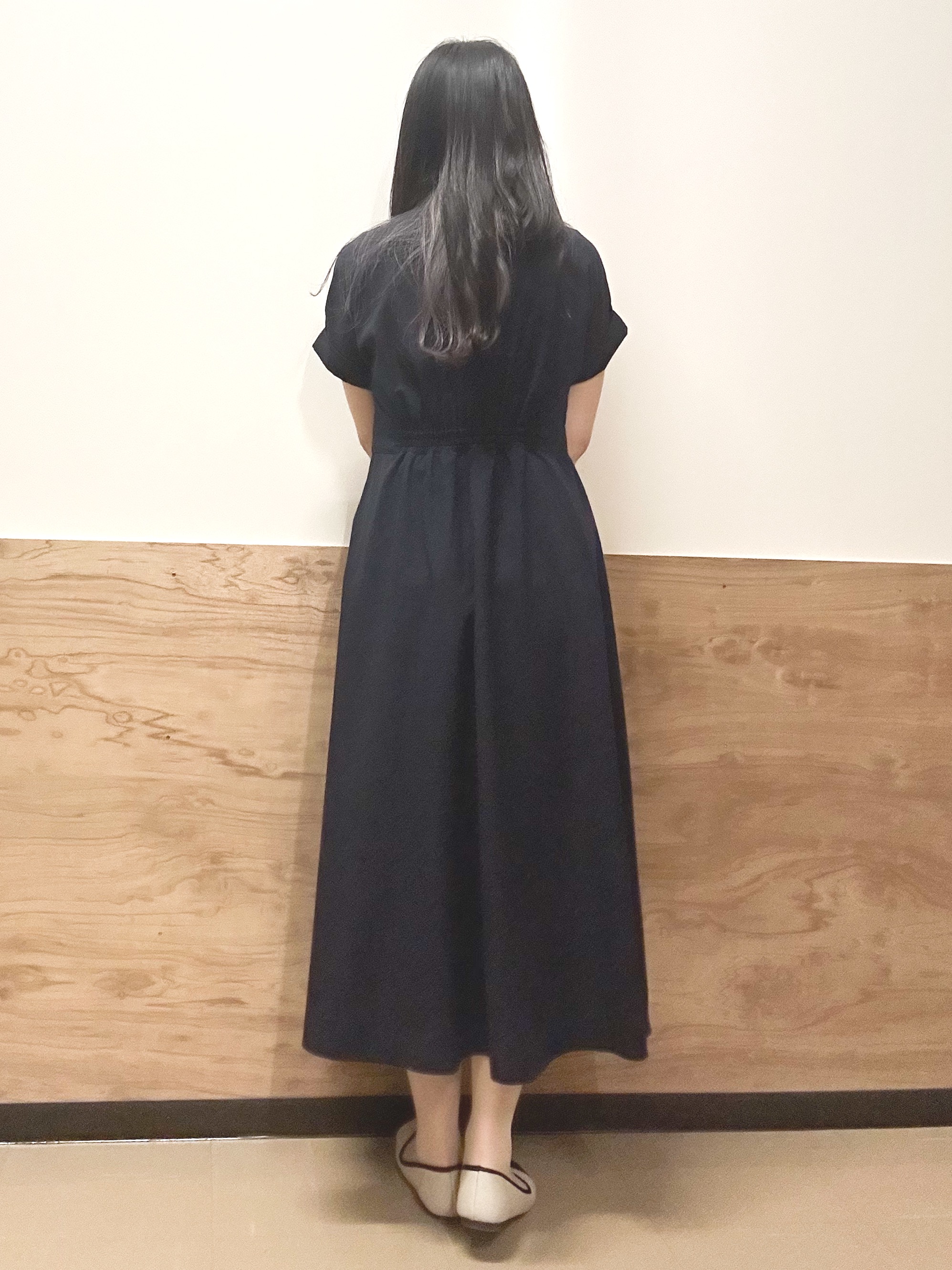 すーさんの「grove｜【洗える】さらっと軽やか、カシュクール風サッカーワンピース」を使ったコーディネート