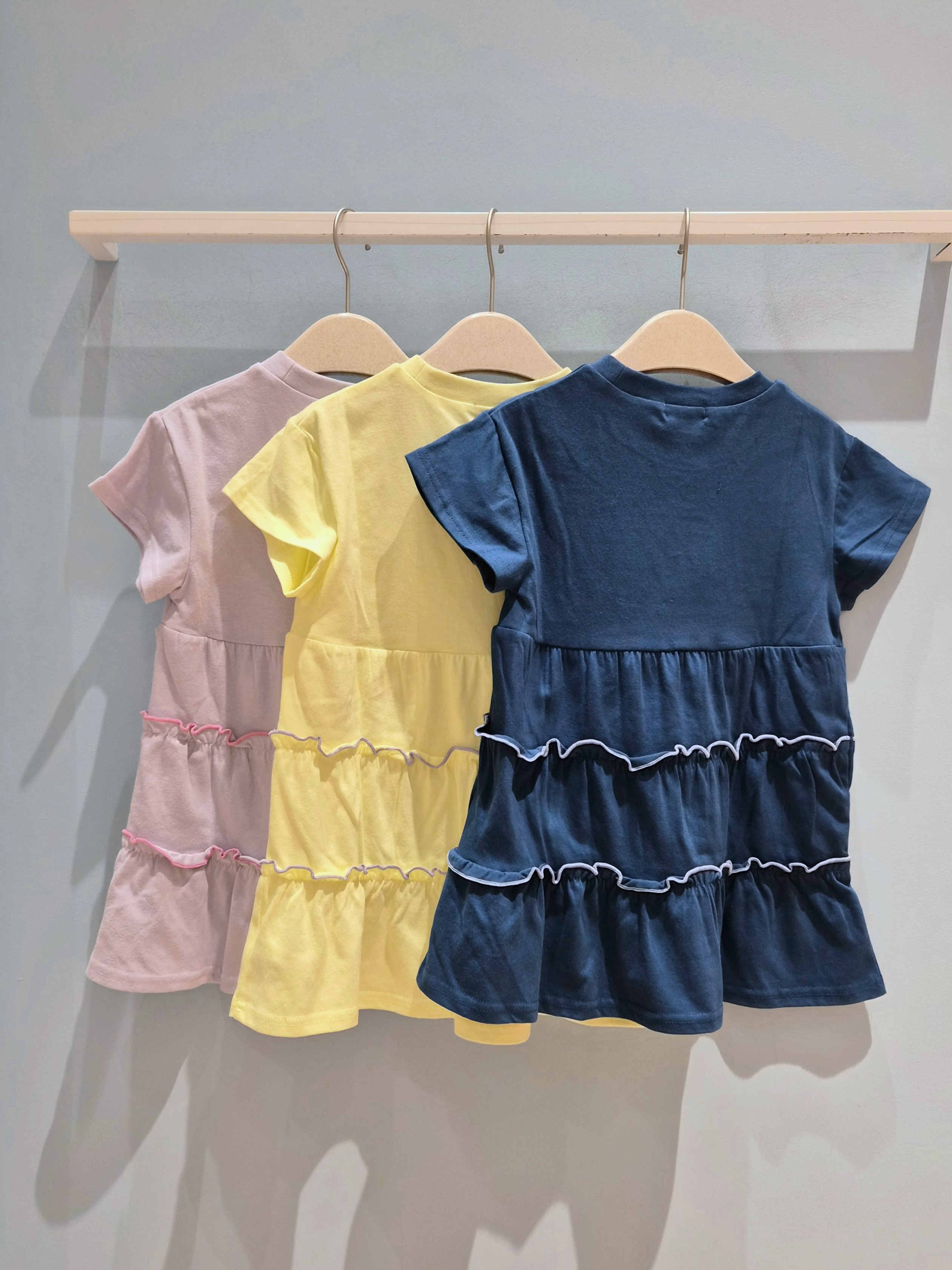 harumiruさんの「SHOO･LA･RUE｜【100-150cm】配色メローティアードワンピース」を使ったコーディネート