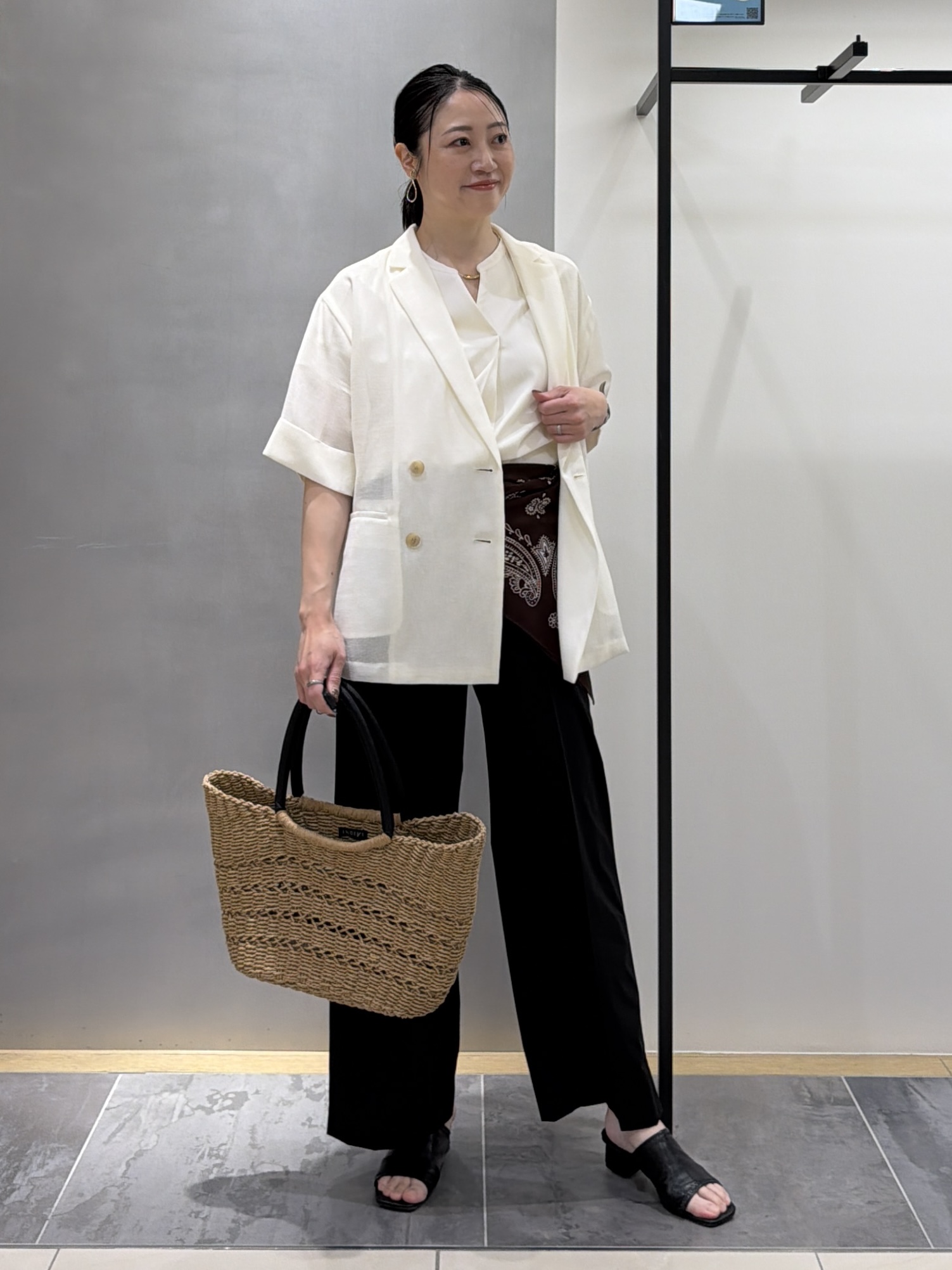 shihoさんの「INDIVI｜【洗える／メッシュ素材／SETUP可能】半袖シアージャケット」を使ったコーディネート