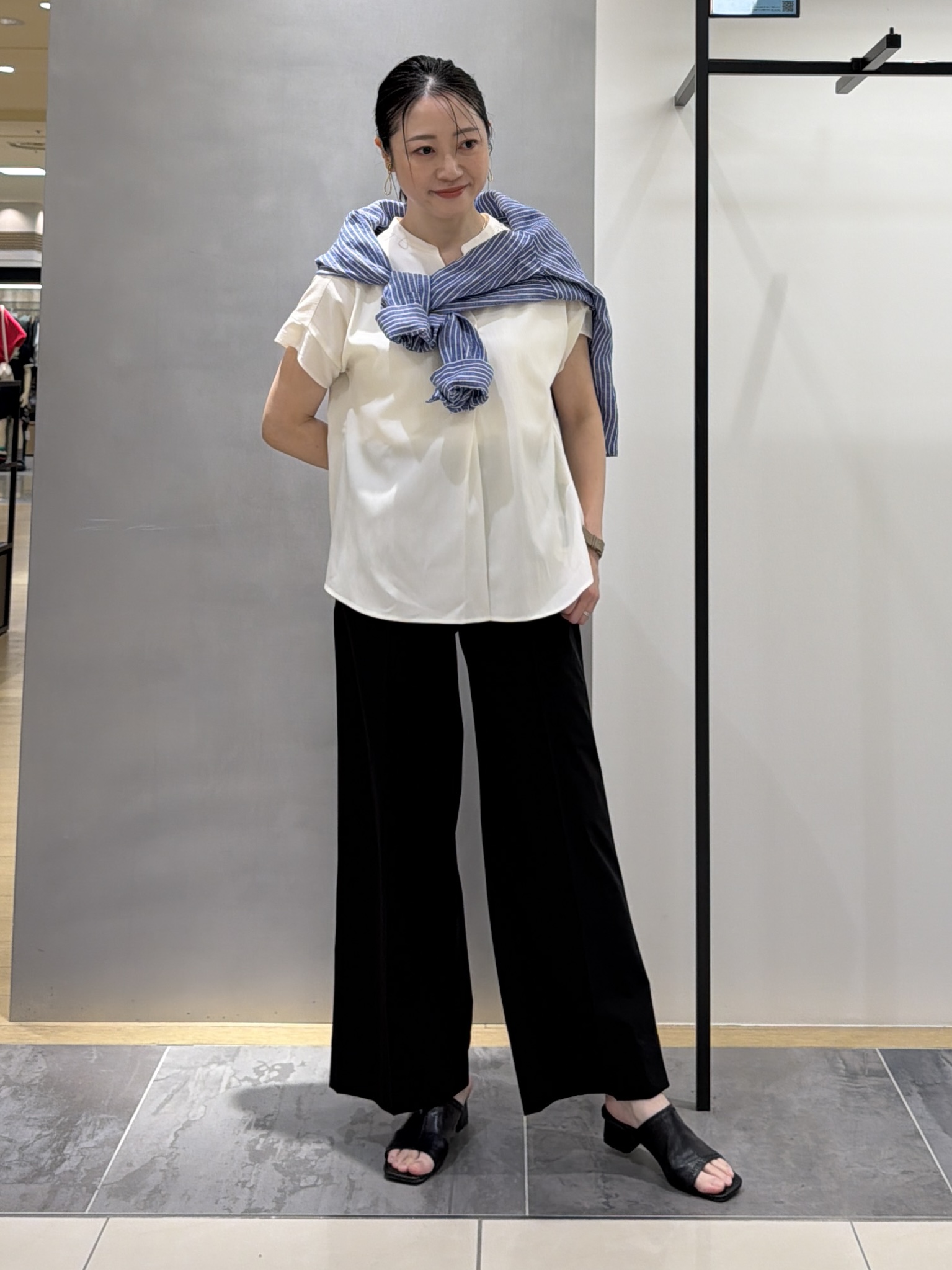 shihoさんの「INDIVI｜【洗える／SETUP可能】スキッパーブラウス」を使ったコーディネート