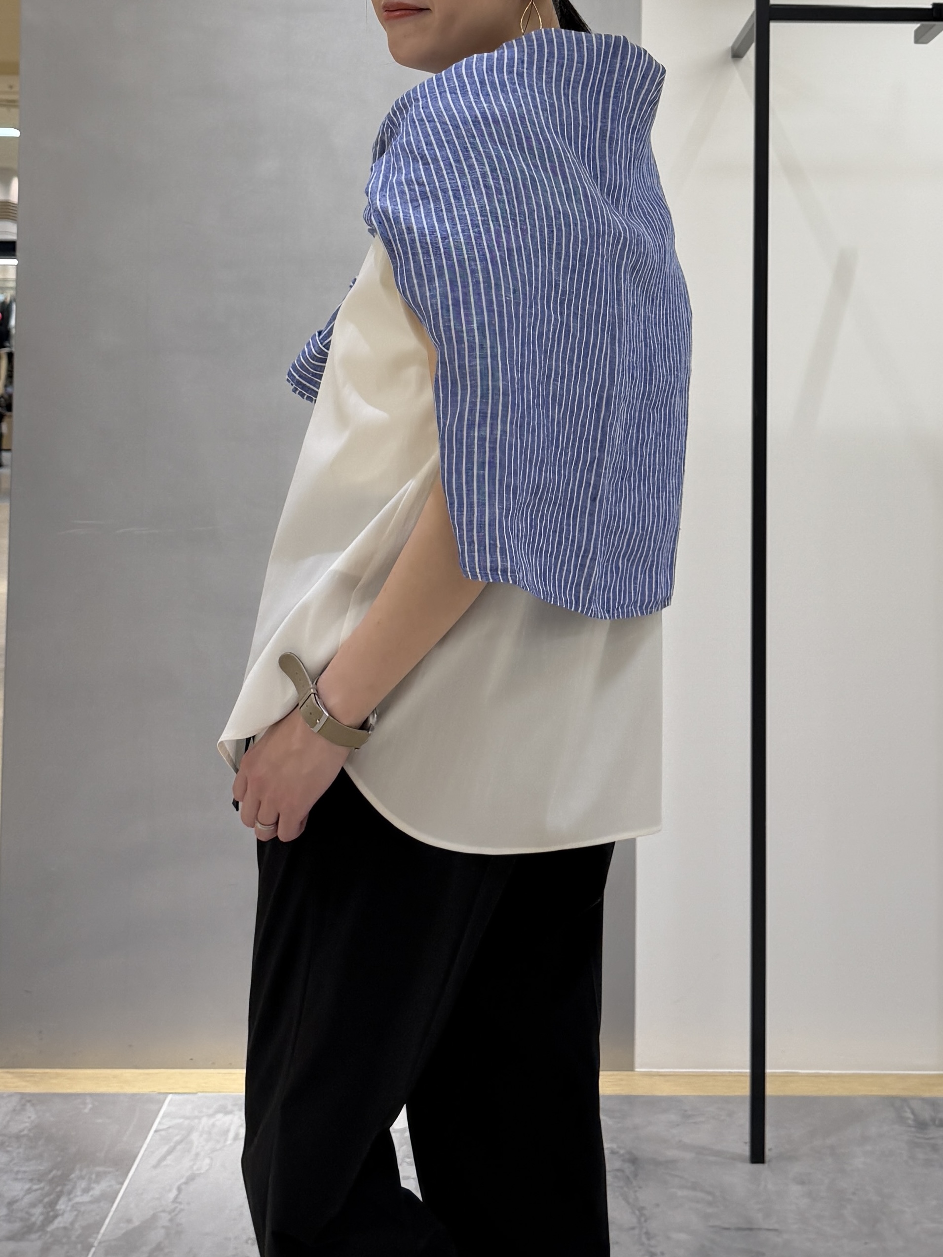shihoさんの「INDIVI｜【洗える／SETUP可能】スキッパーブラウス」を使ったコーディネート