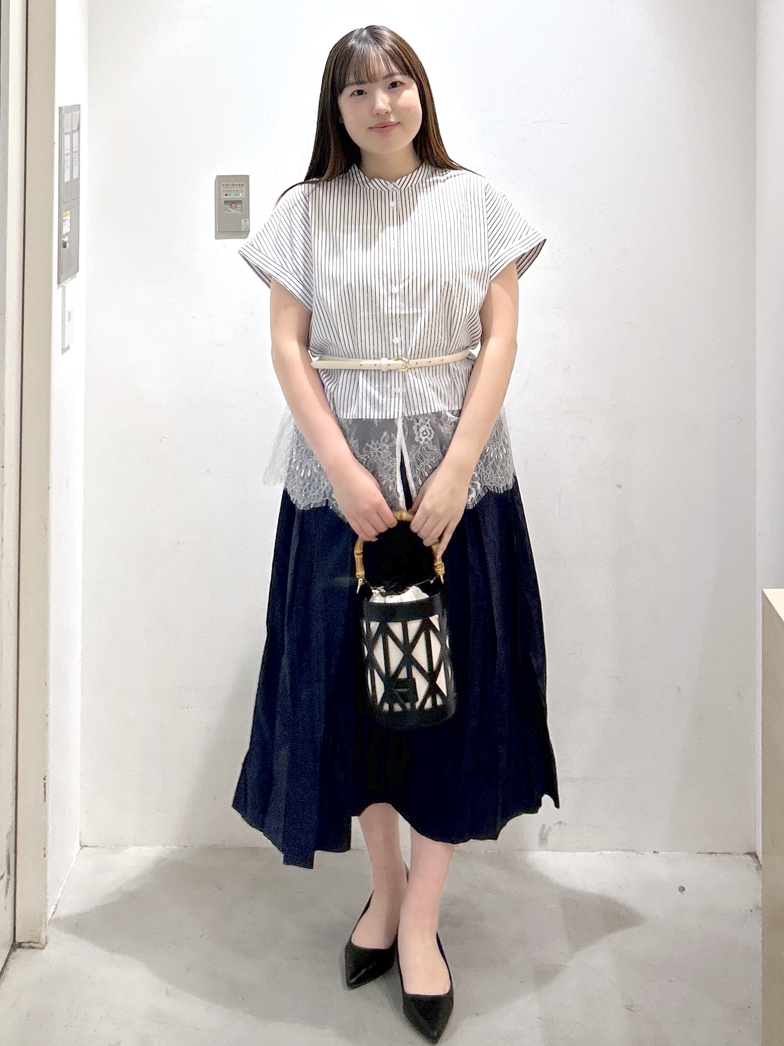 sayaさんの「OPAQUE.CLIP｜裾レースフレンチスリーブブラウス【洗濯機OK】」を使ったコーディネート
