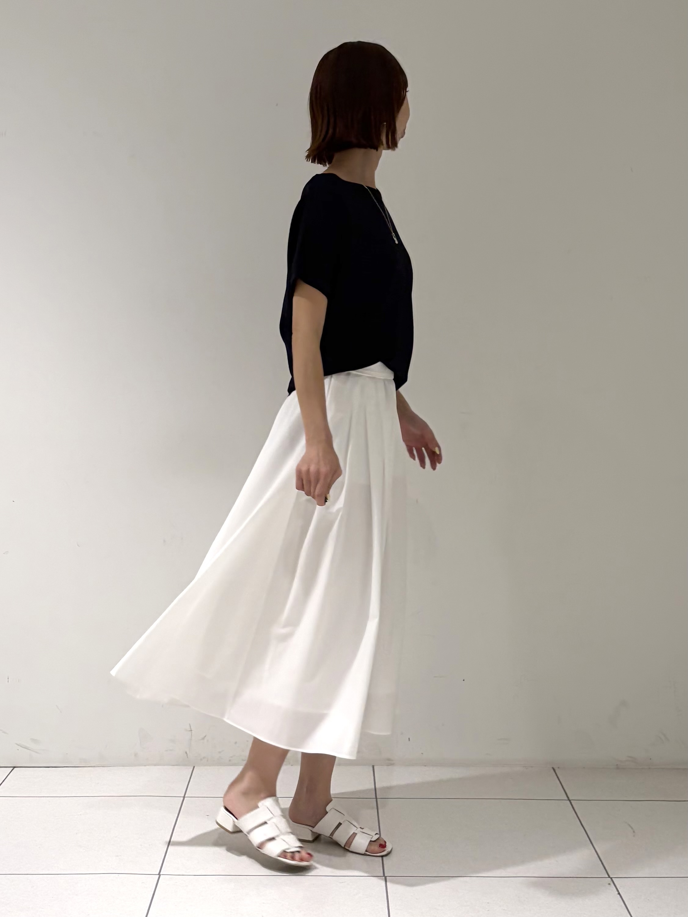 shioriさんの「INDIVI｜【洗える】ガーター編みVネックニットT」を使ったコーディネート
