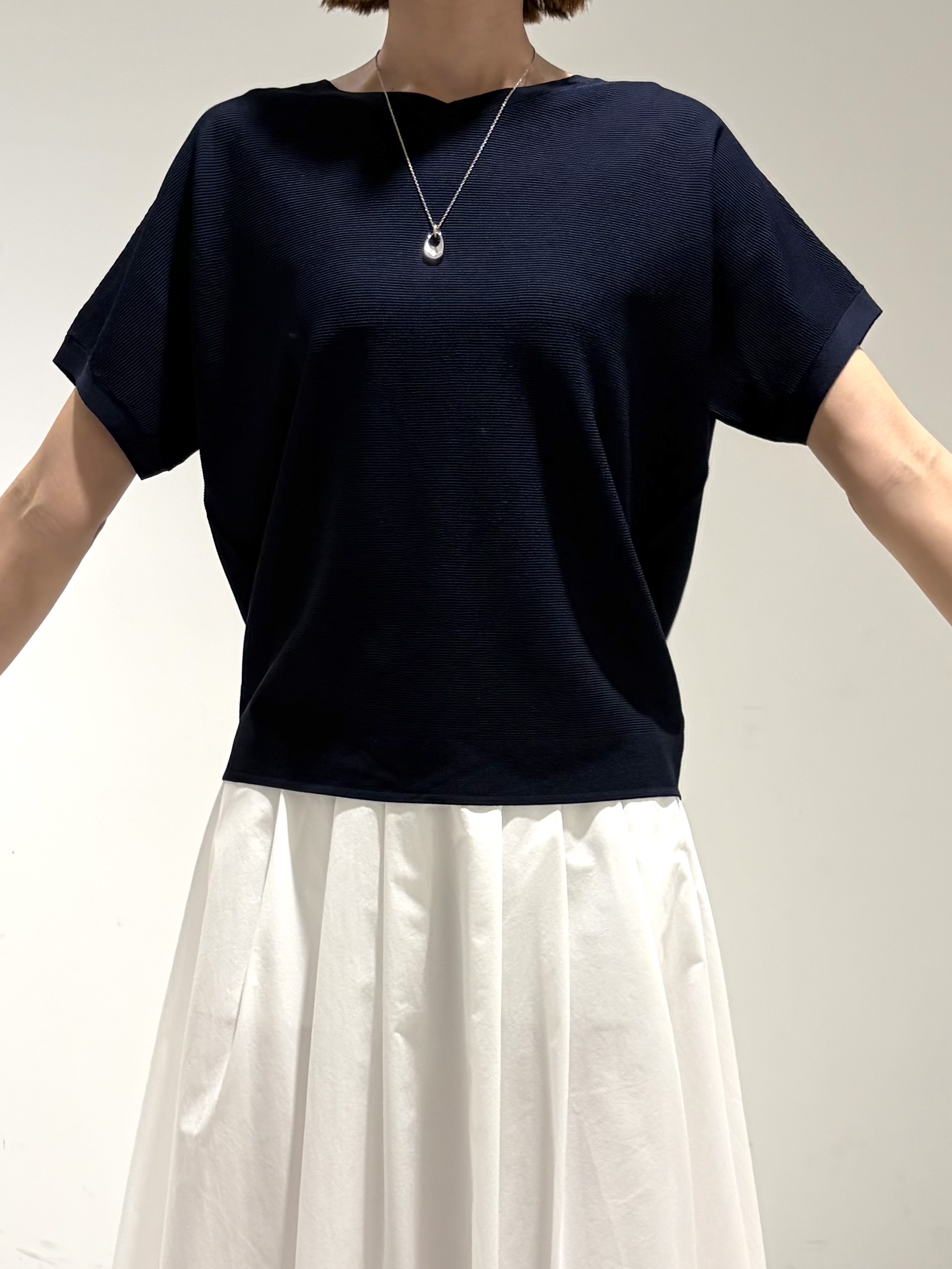 shioriさんの「INDIVI｜【洗える】ガーター編みVネックニットT」を使ったコーディネート