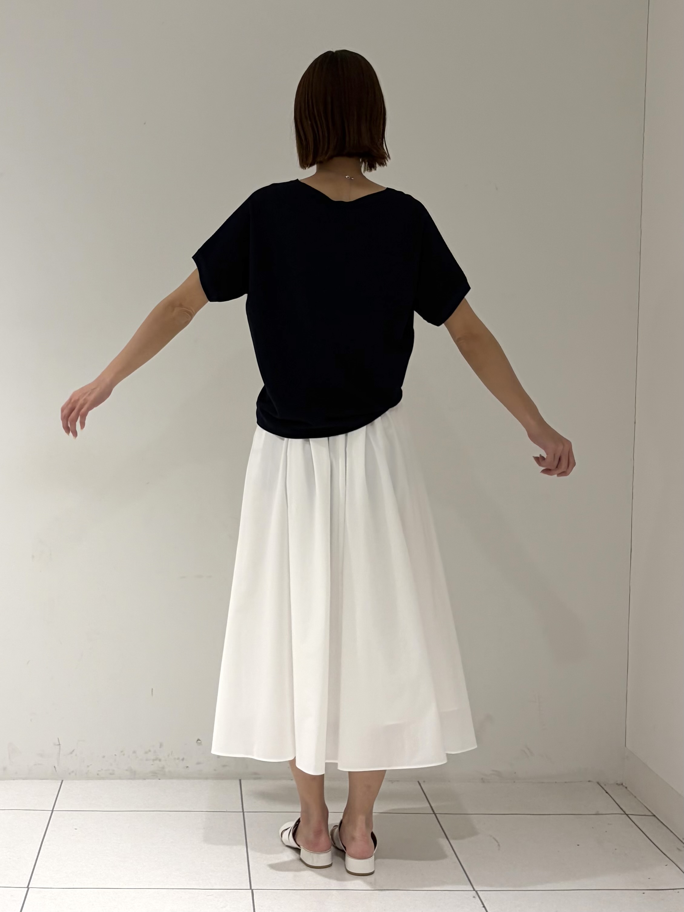 shioriさんの「INDIVI｜【洗える】ガーター編みVネックニットT」を使ったコーディネート