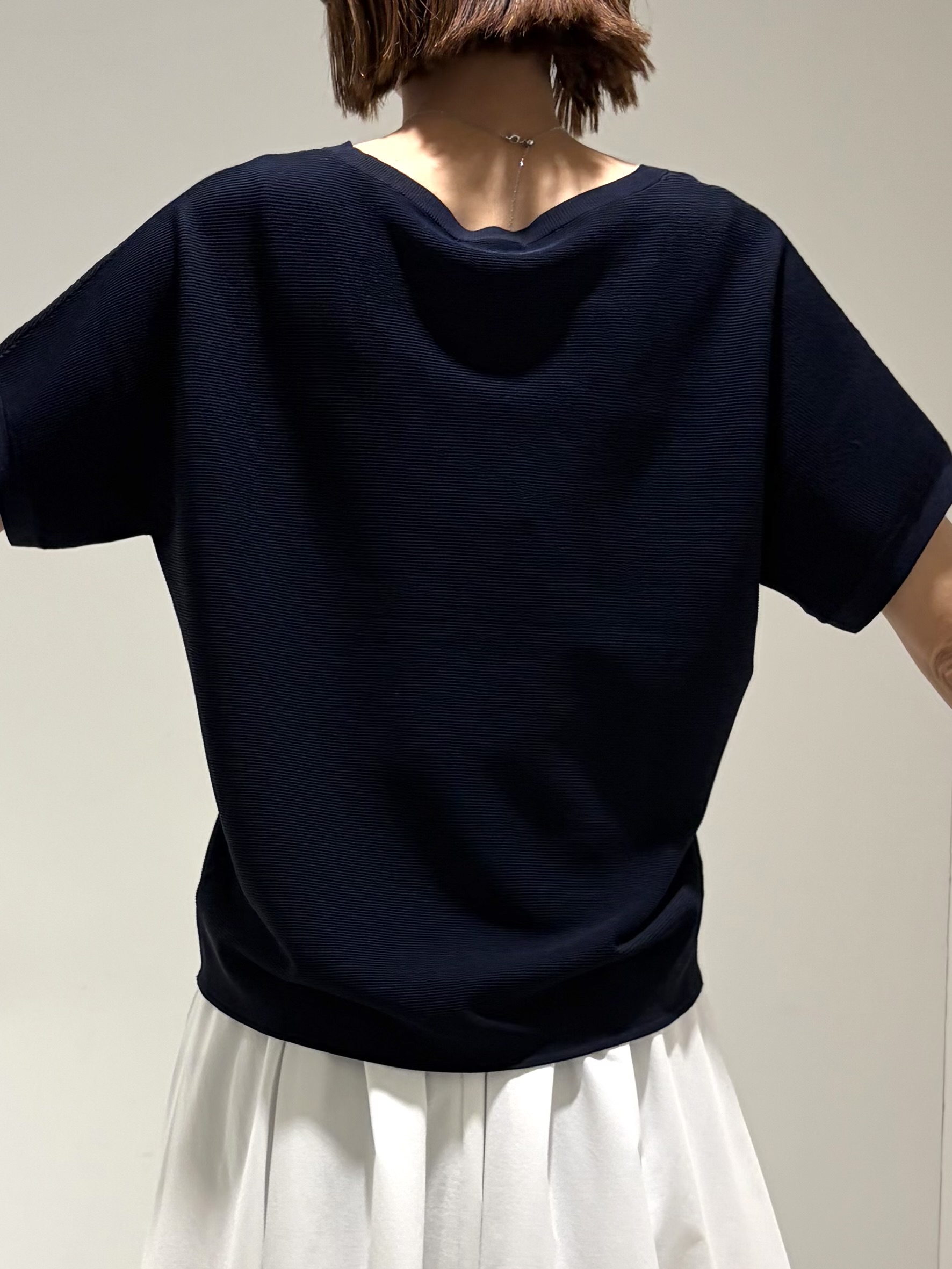 shioriさんの「INDIVI｜【洗える】ガーター編みVネックニットT」を使ったコーディネート