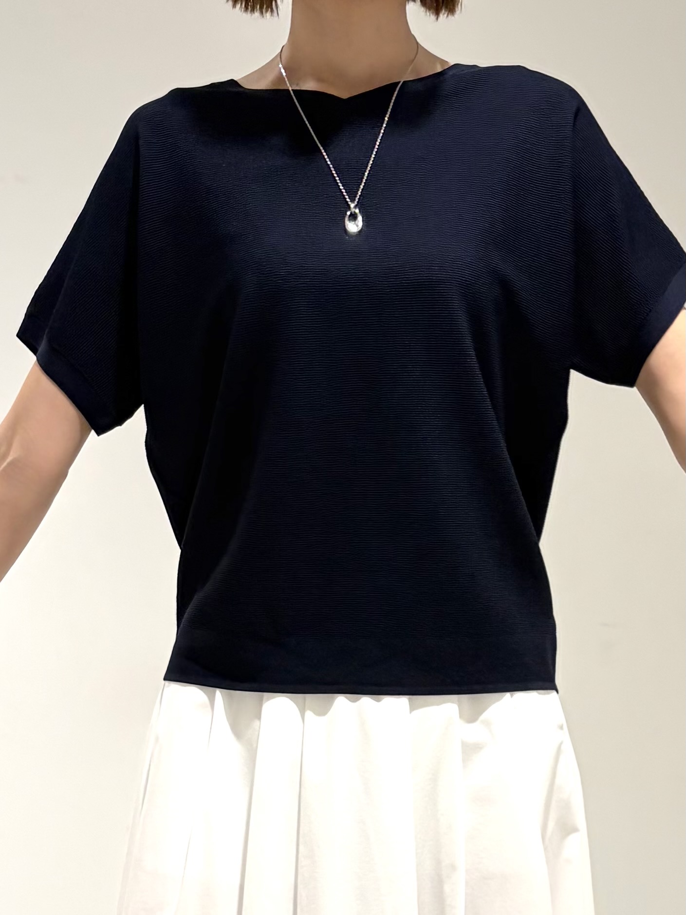 shioriさんの「INDIVI｜【洗える】ガーター編みVネックニットT」を使ったコーディネート