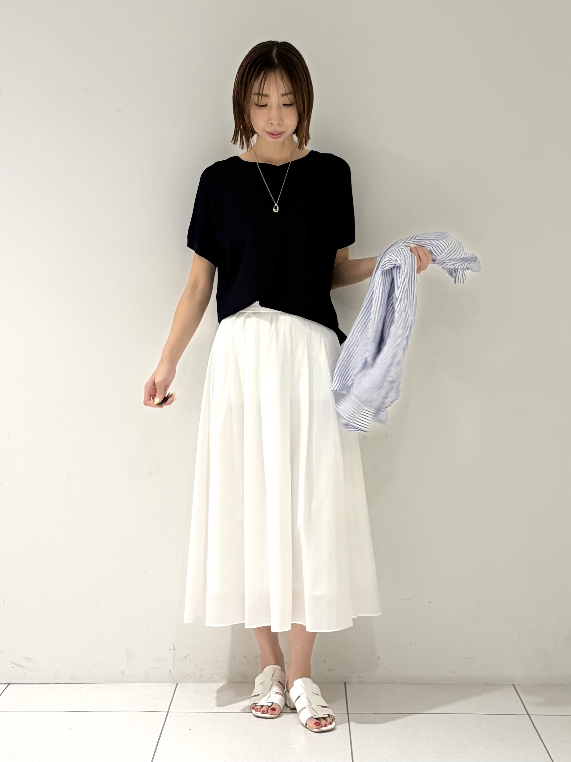 shioriさんの「INDIVI｜【洗える】ガーター編みVネックニットT」を使ったコーディネート